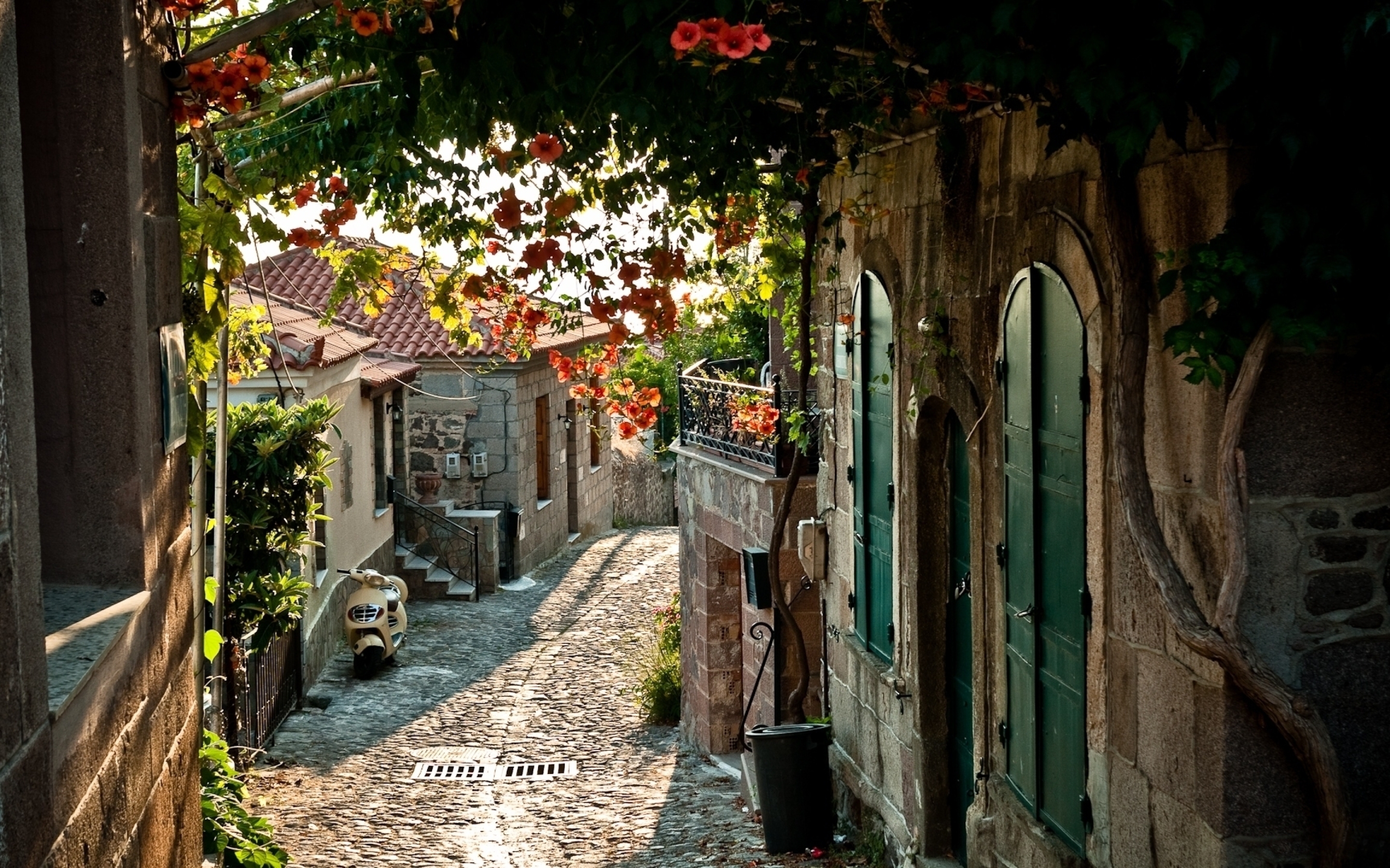 Flower streets. Улочки Турции Юг. Дворики Испании улочки провинция. Итальянский дворик Тбилиси. Тоскана Флоренция Италия улочки.