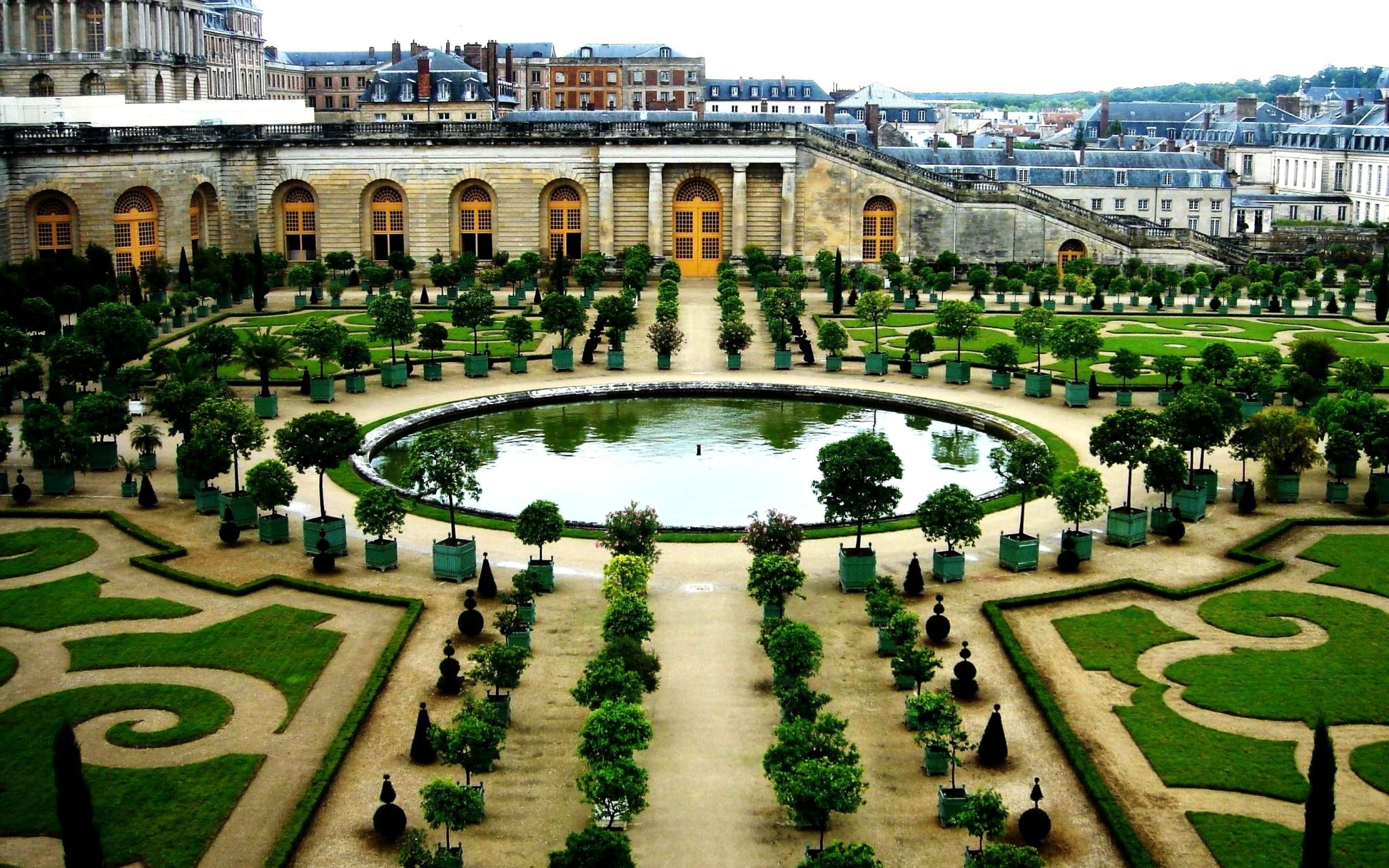 Про версаль. Версальский дворец Версаль Франция. Дворцово-парковый комплекс Версаль (Париж, Франция). Версальский дворец и сады во Франции. Версальский дворец парковый комплекс.