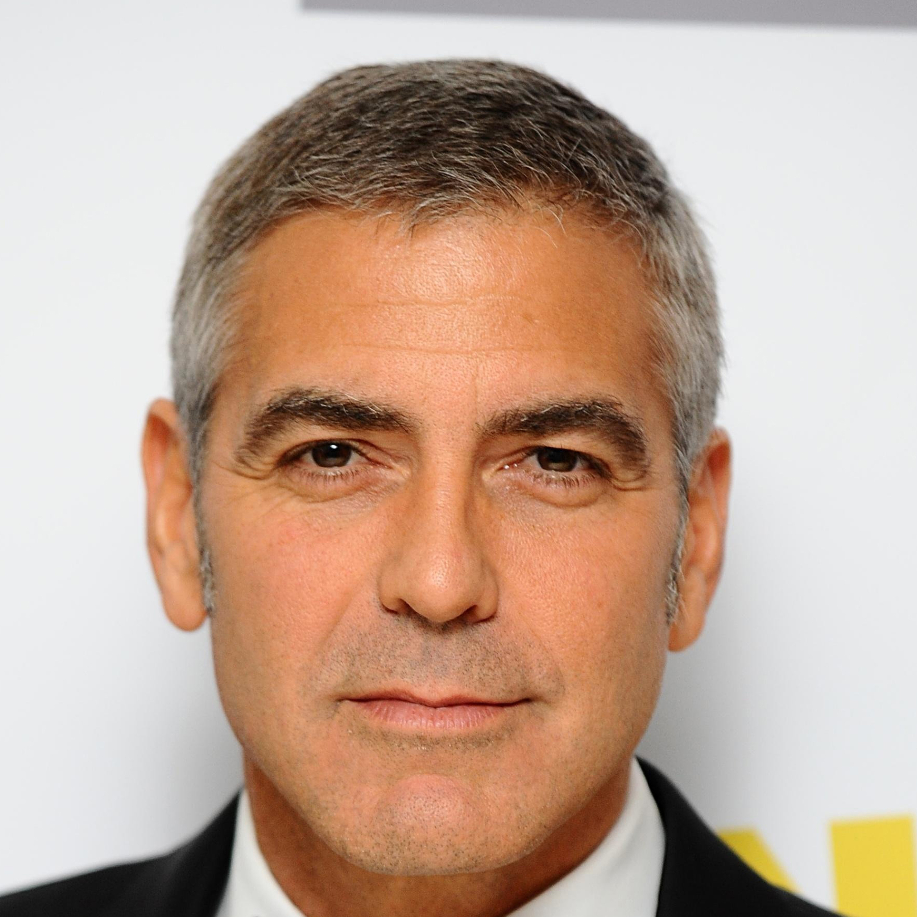 Лица известных мужчин. Джордж Клуни стрижка. Лицо.
