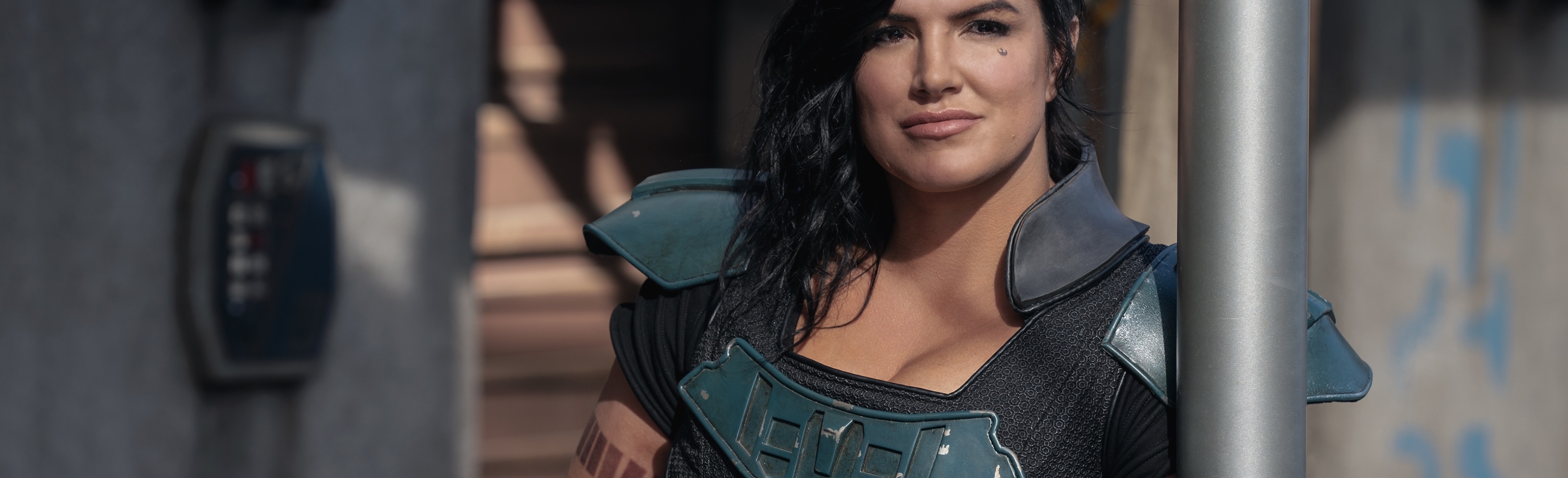 X Resolution Gina Carano As Cara Dune In Mandalorian X Resolution Wallpaper