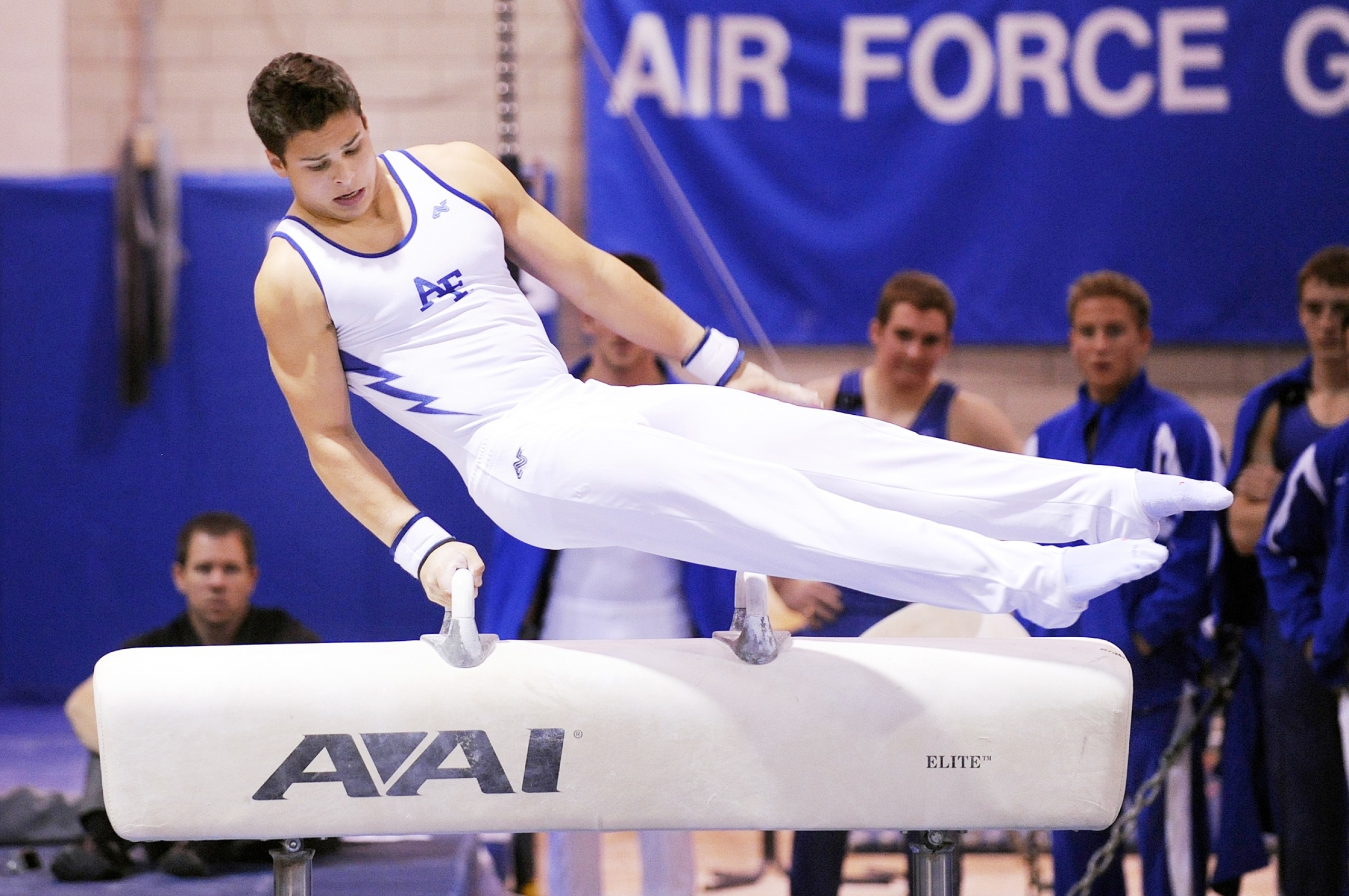 Спорт спортивная гимнастика. Вячеслав Фогель гимнаст. Василий Козырев гимнаст. Илья Ковтун гимнаст. Андрей Бондаренко гимнаст.