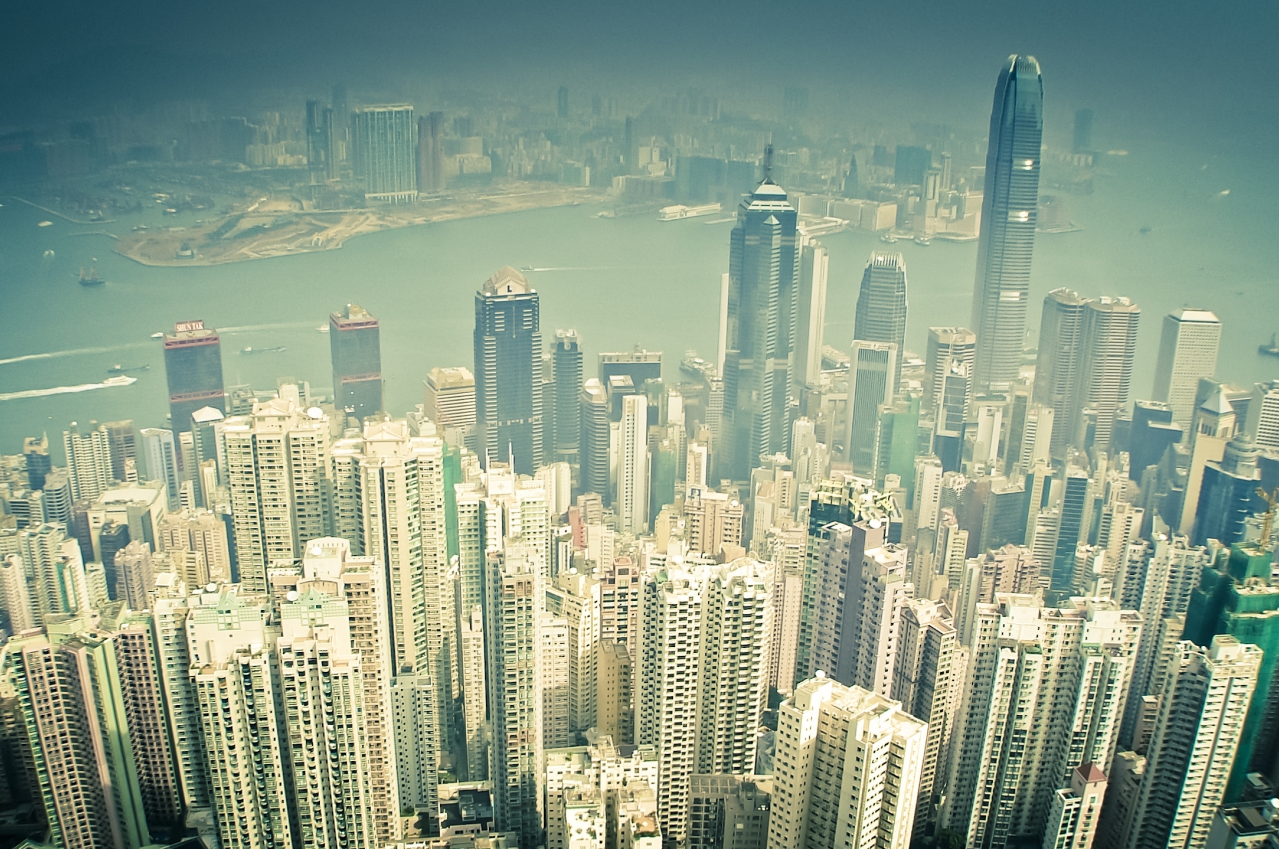 Небоскребы гонконга. Гонг Конг небоскребы. Небоскреб Гонконга скайскрепер. Гонконг высотки. Гонг Конг вид сверху.