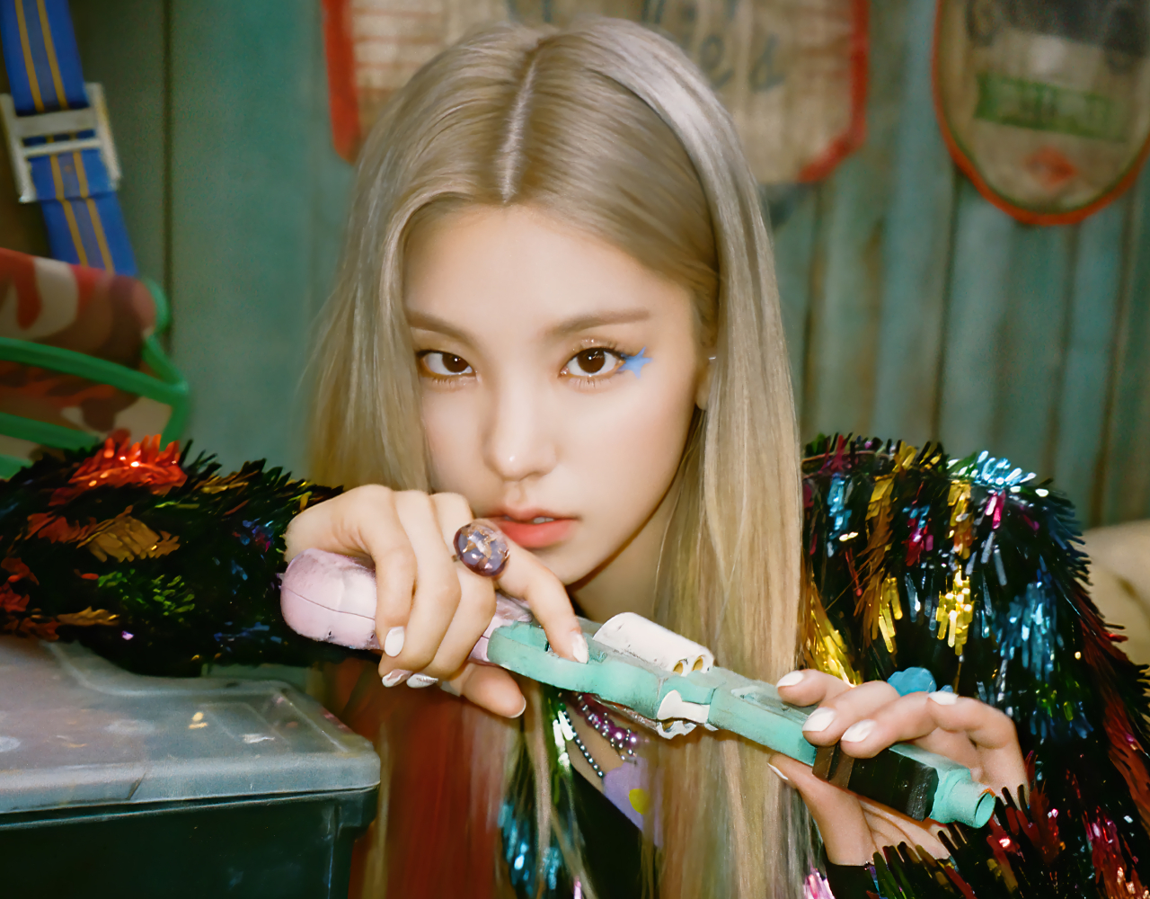 1280x1000-resolution-itzy-yeji-4k-1280x1000-resolution-wallpaper