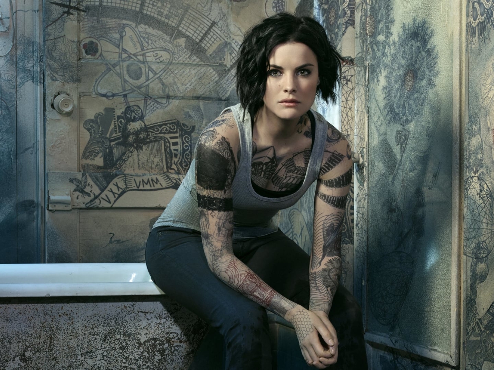 Слепая зона. Blindspot Марвел. Blindspot Jane Doe. Слепое пятно в коллаже. Сериал про девушку с татуировками.