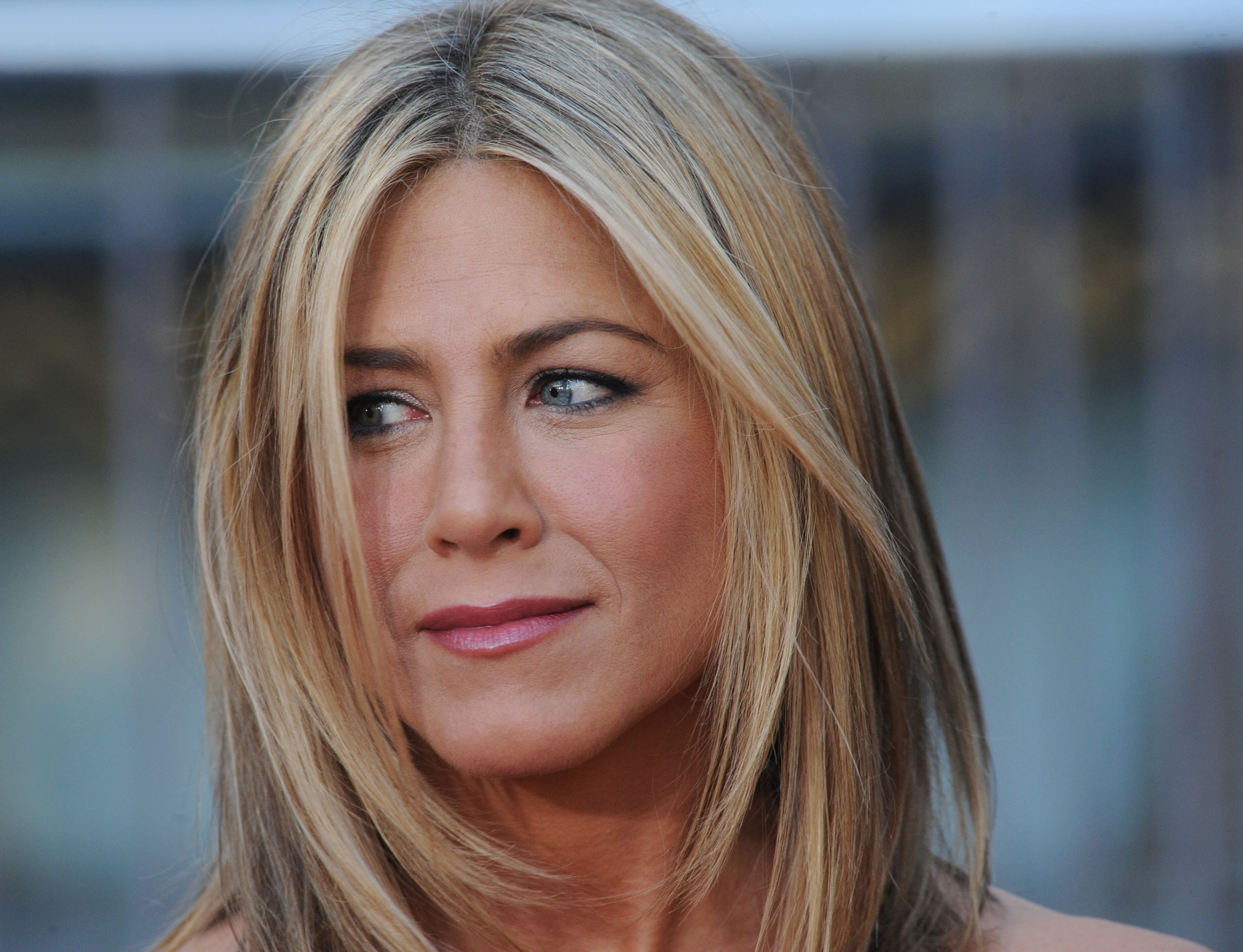 Jennifer Aniston New Hd Look Wallpaper, HD Celebrities 4K Wallpapers, Images,  Photos and Background - Wallpapers Den
