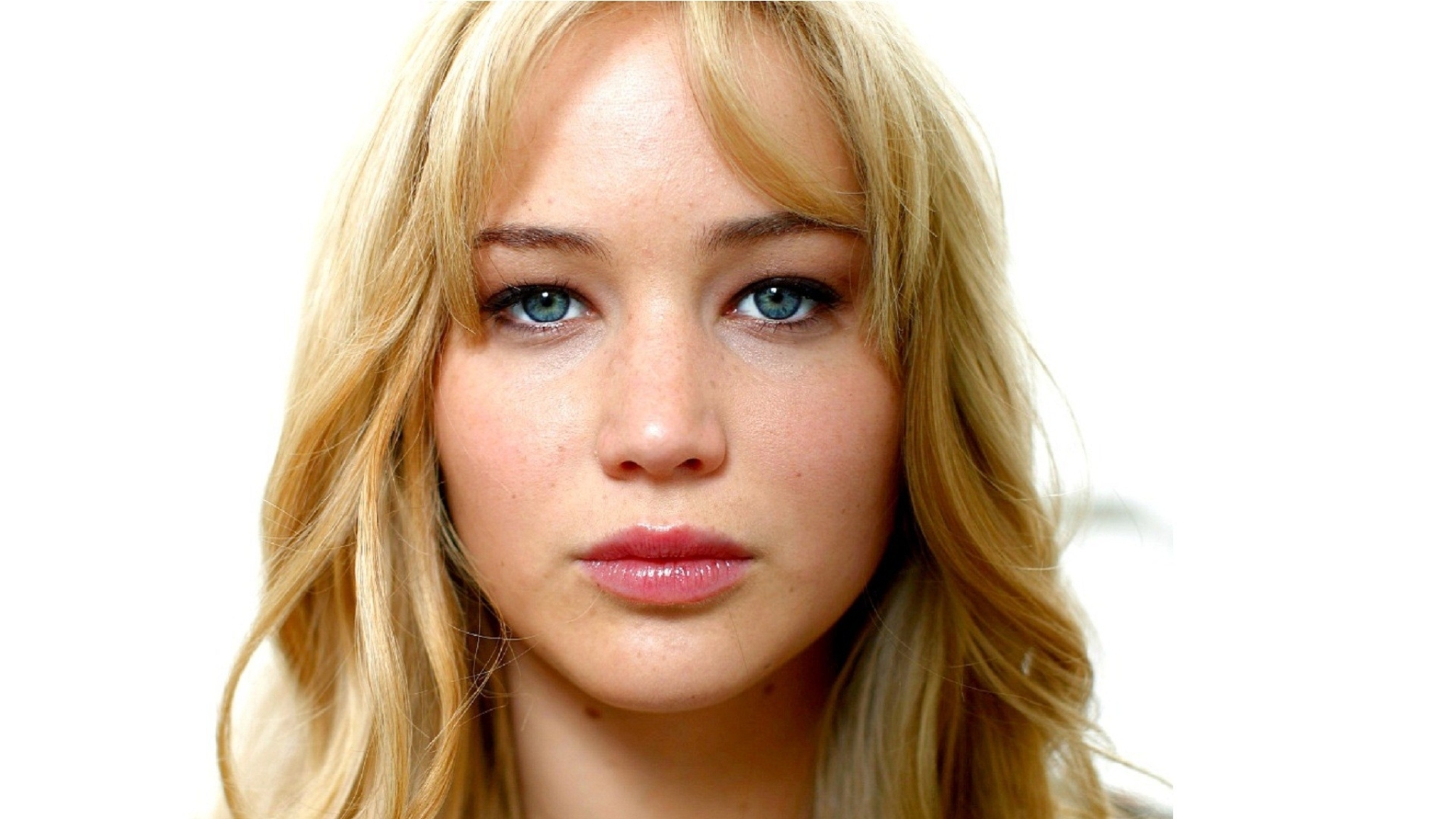 Jennifer Lawrence's Blonde Hair Evolution: From Long Waves to Short ... - wide 10