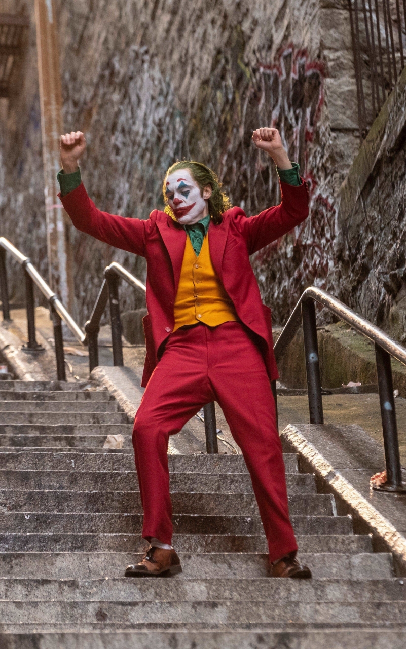 801x1281 Resolution Joaquin Phoenix As Joker Dancing 801x1281 ...