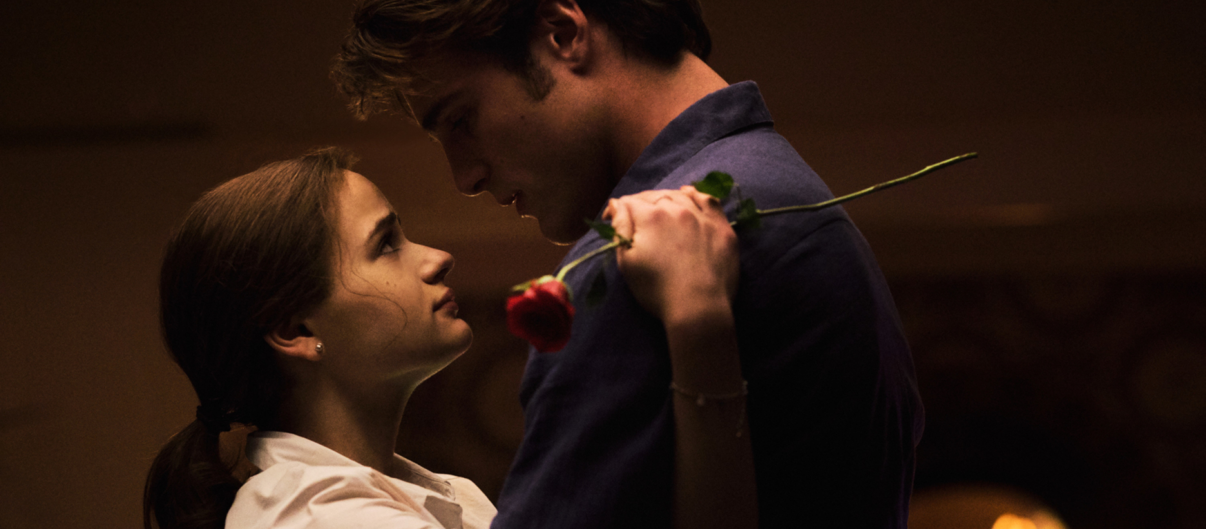 2460x1080 Resolution Joey King & Jacob Elordi in The Kissing Booth 3