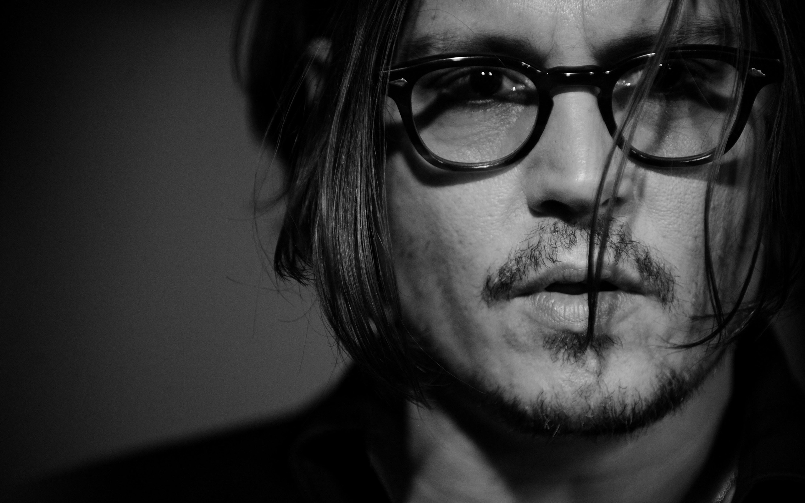 2560x14402020616 Johnny Depp In Specs Close up wallpaper