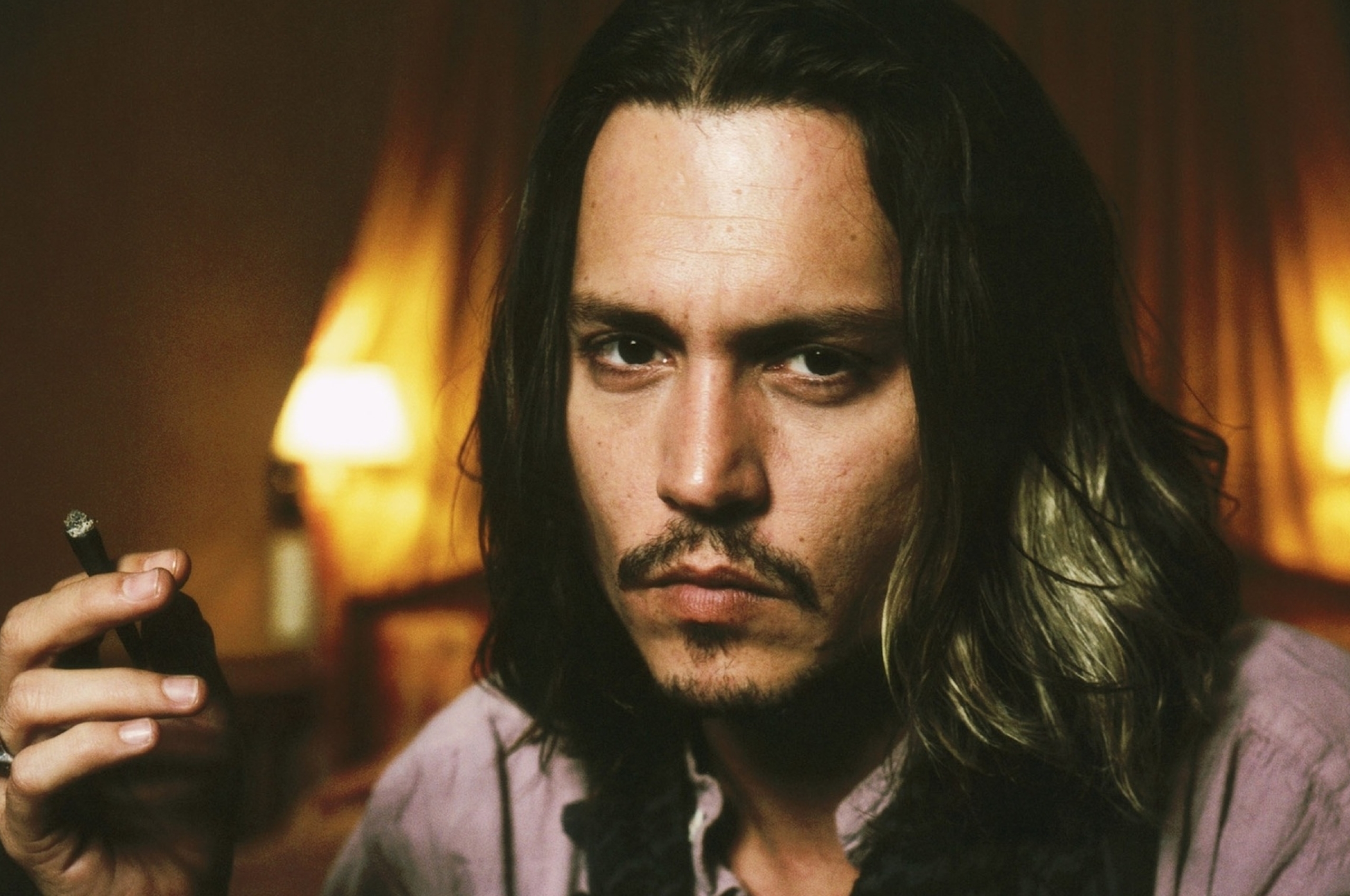 John deep. Джонни Депп фото. Johnny Depp long hair. ‘Into the great wide open’ Depp. Джонни Депп и Эштон Катчер.