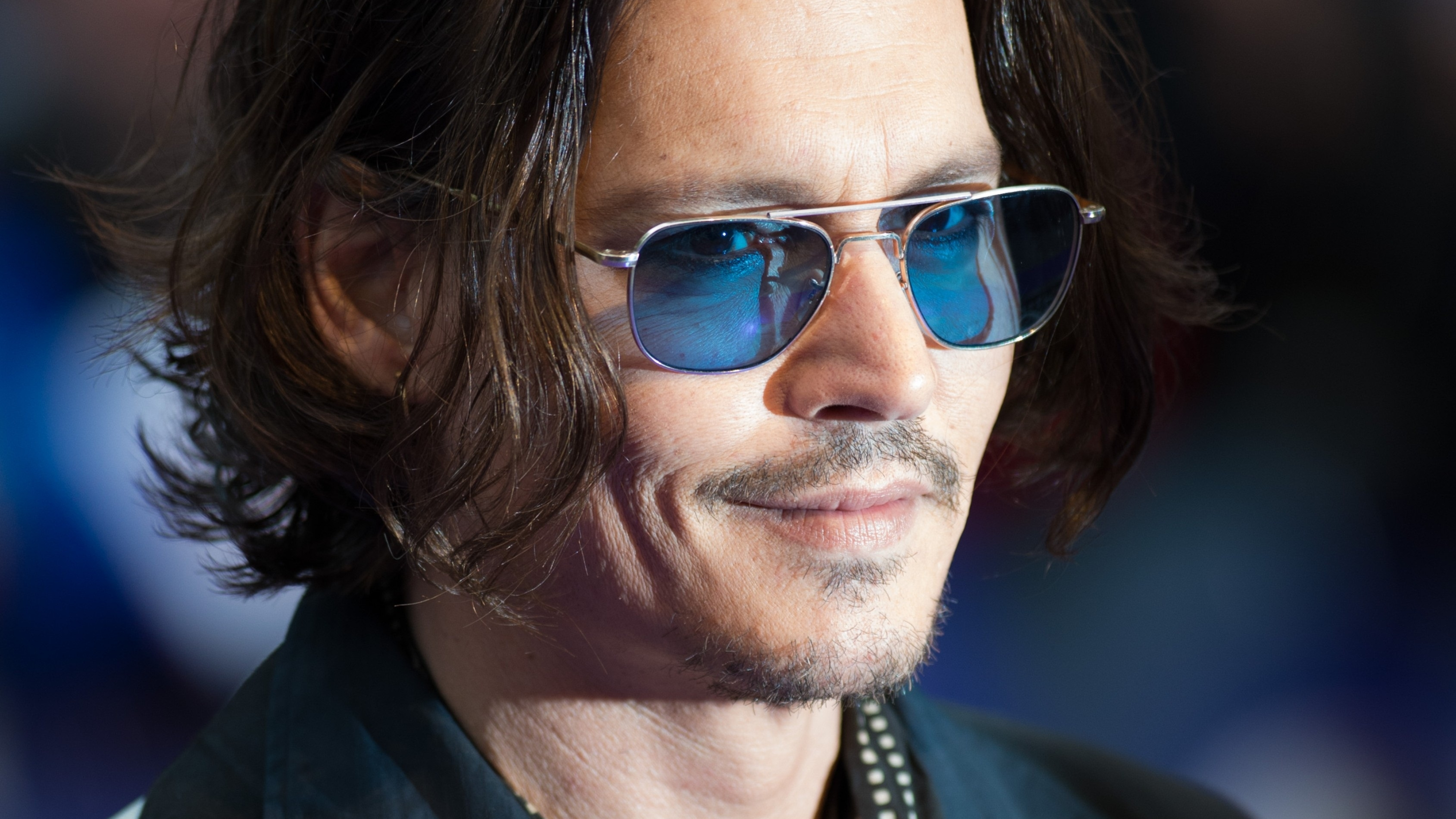Самого знаменитого человека. Джонни Депп. Johnny Depp очки. Джонни Депп фото. Джонни Депп Лоок.