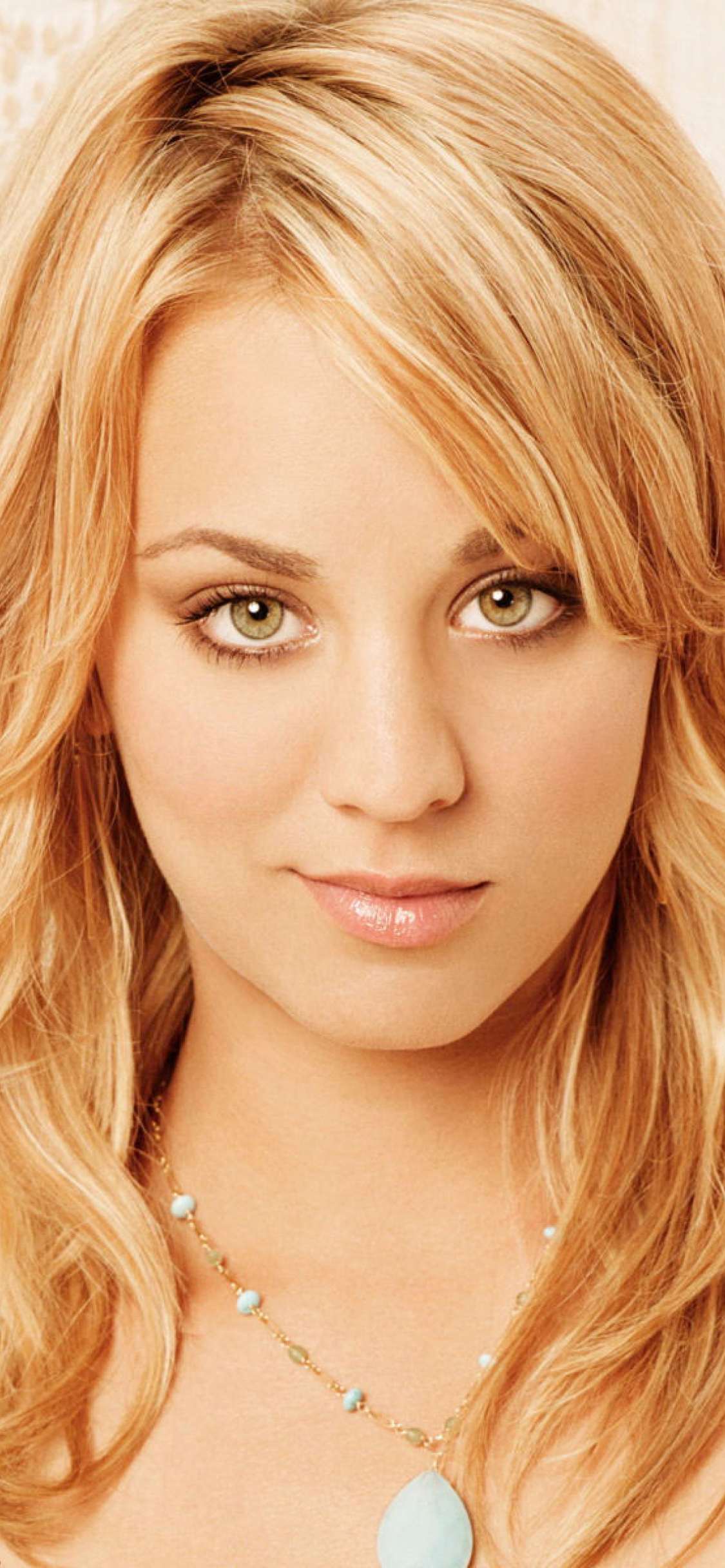 1125x2432 Resolution Kaley Cuoco Hot Pose 1125x2432 Resolution