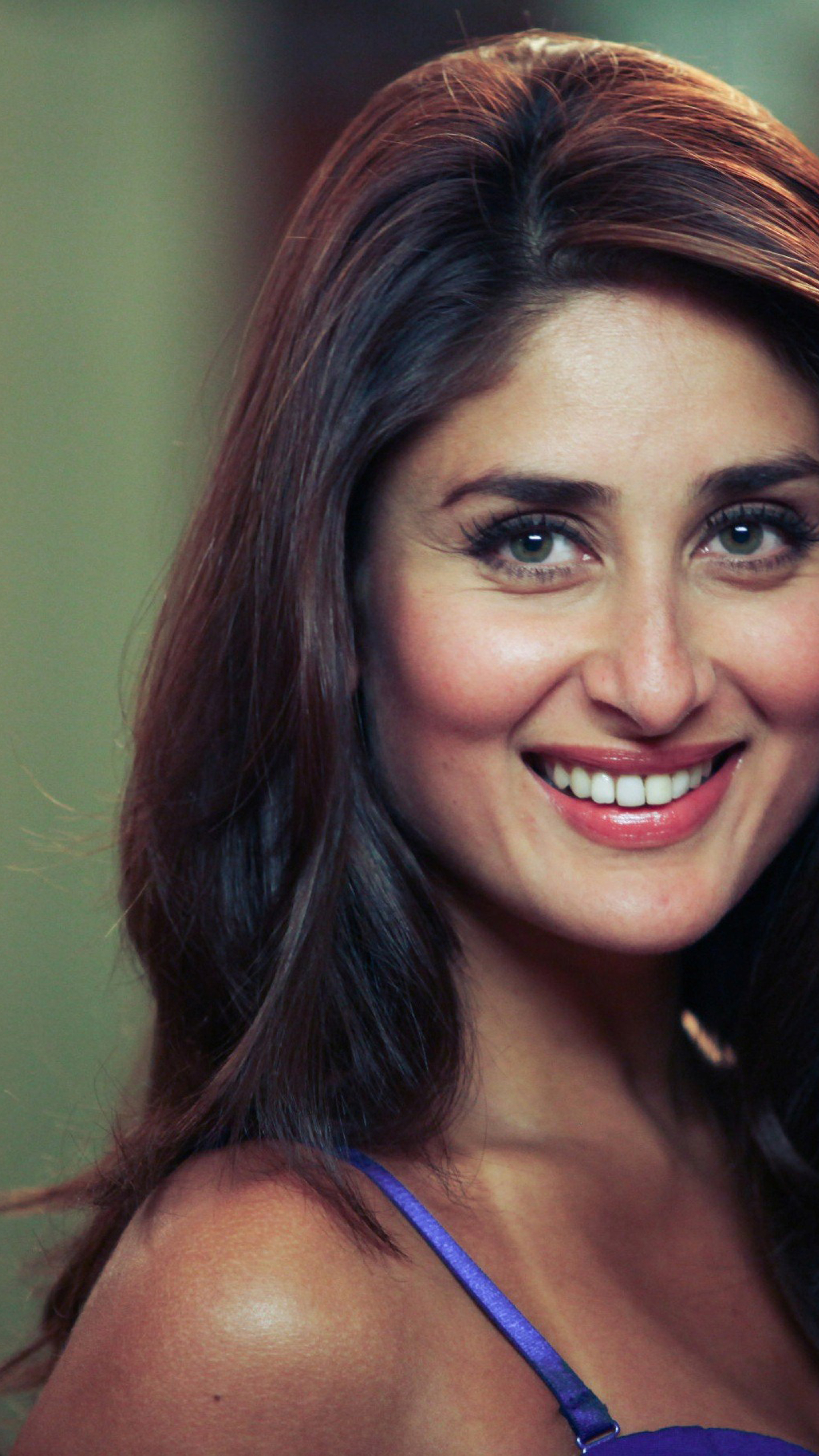 Kareena Kapoor Closeup Smile Photoshoot, Full HD 2K Wallpaper