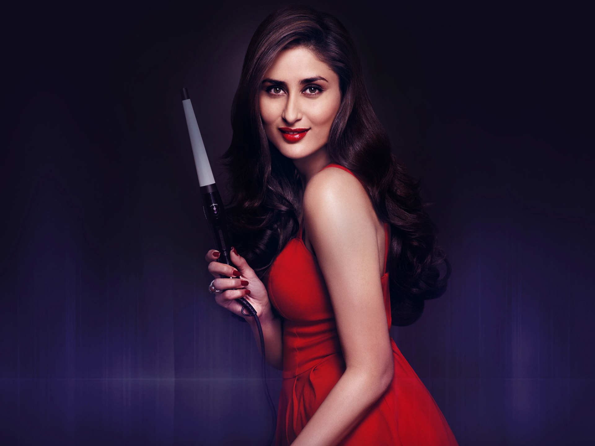 1920x1440 Kareena Kapoor In Red New Pics 1920x1440 Resolution Wallpaper