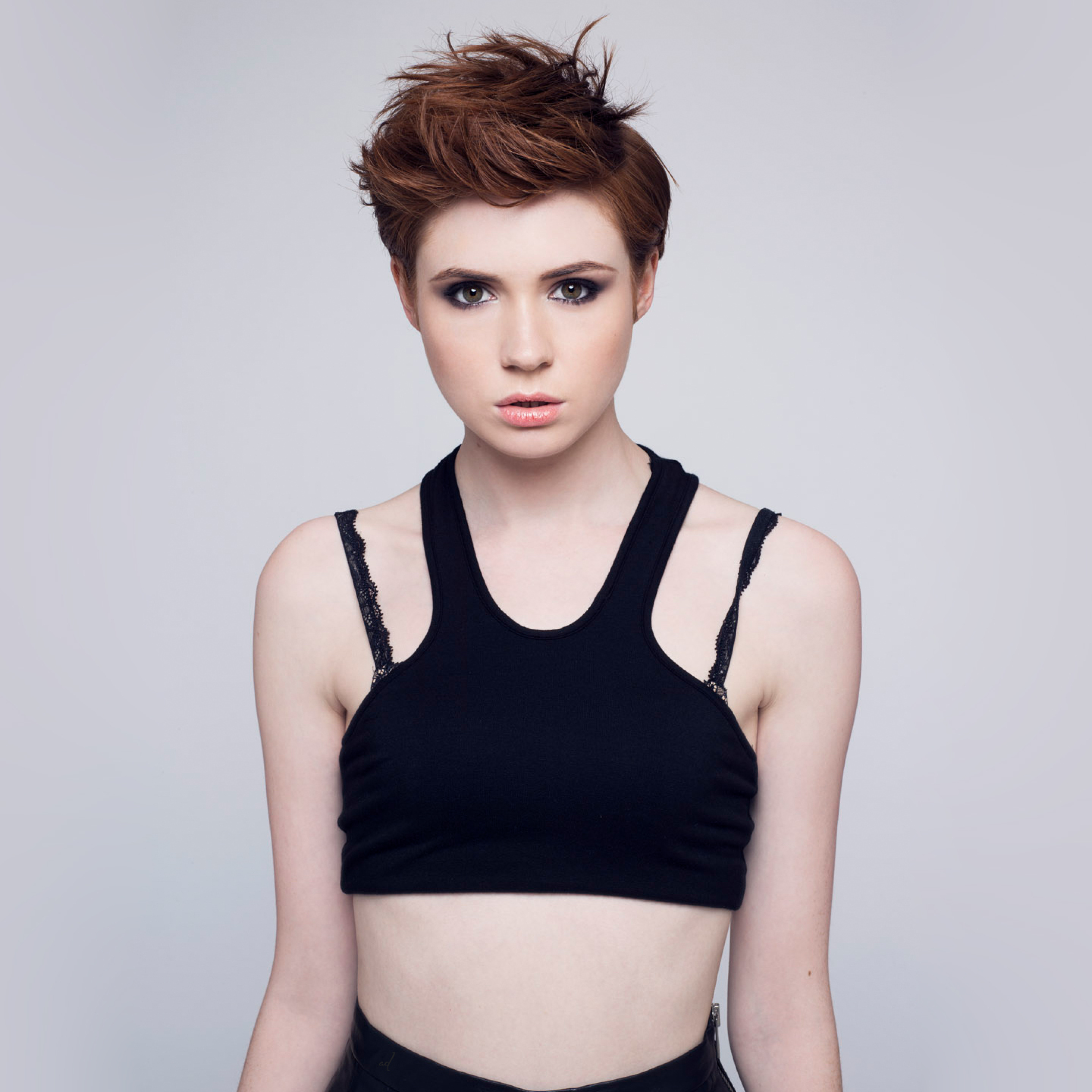 2932x2932 Resolution Karen Gillan Hot Short Hair Shoot Ipad Pro Retina  Display Wallpaper - Wallpapers Den