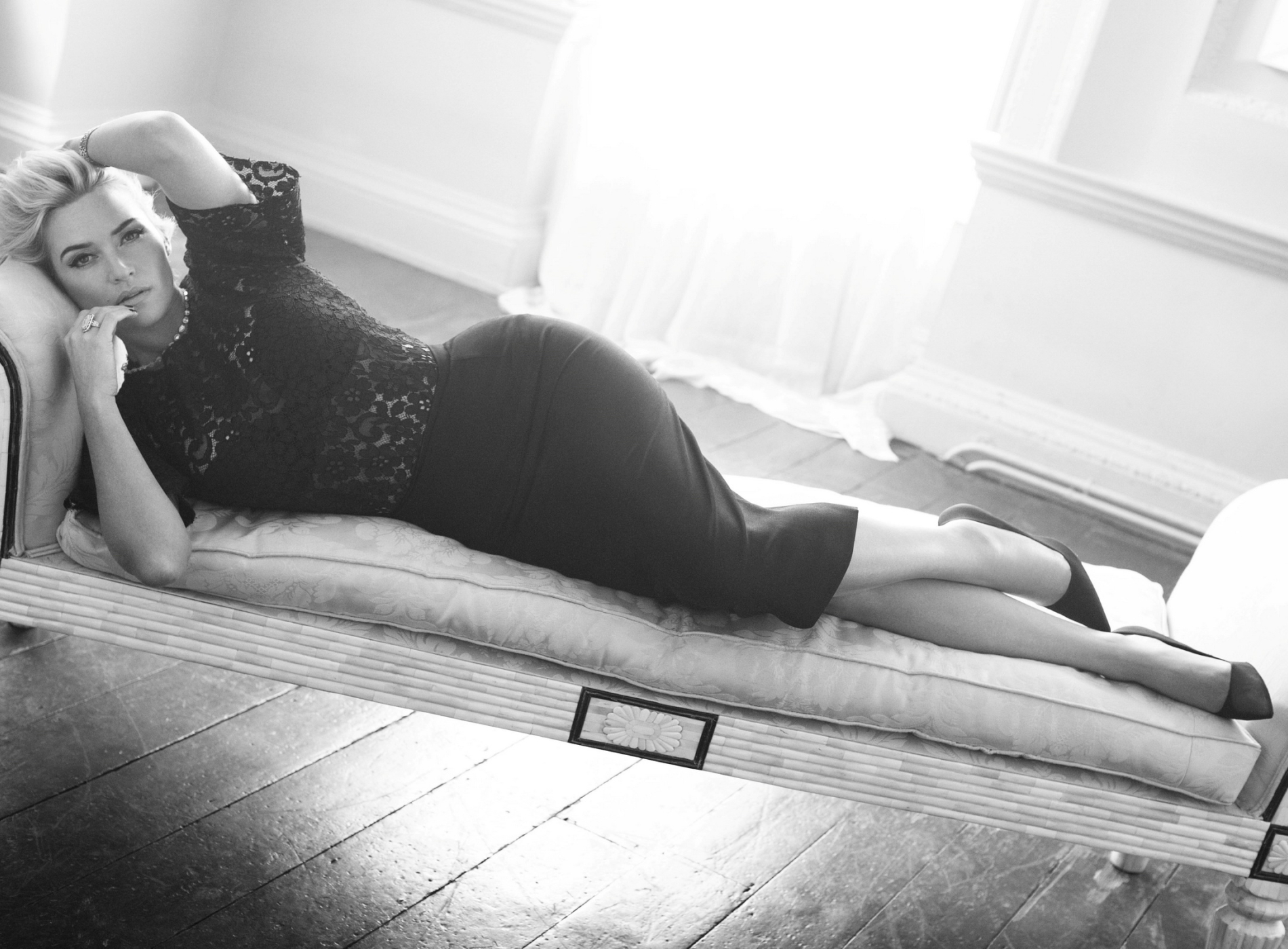 1900x1400 Resolution Kate Winslet Sleeping On Sofa 1900x1400 Resolution ...