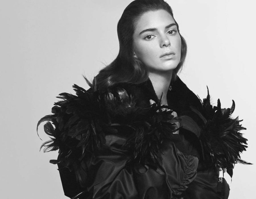 900x700 Resolution Kendall Jenner Monochrome 2022 Photoshoot 900x700 ...