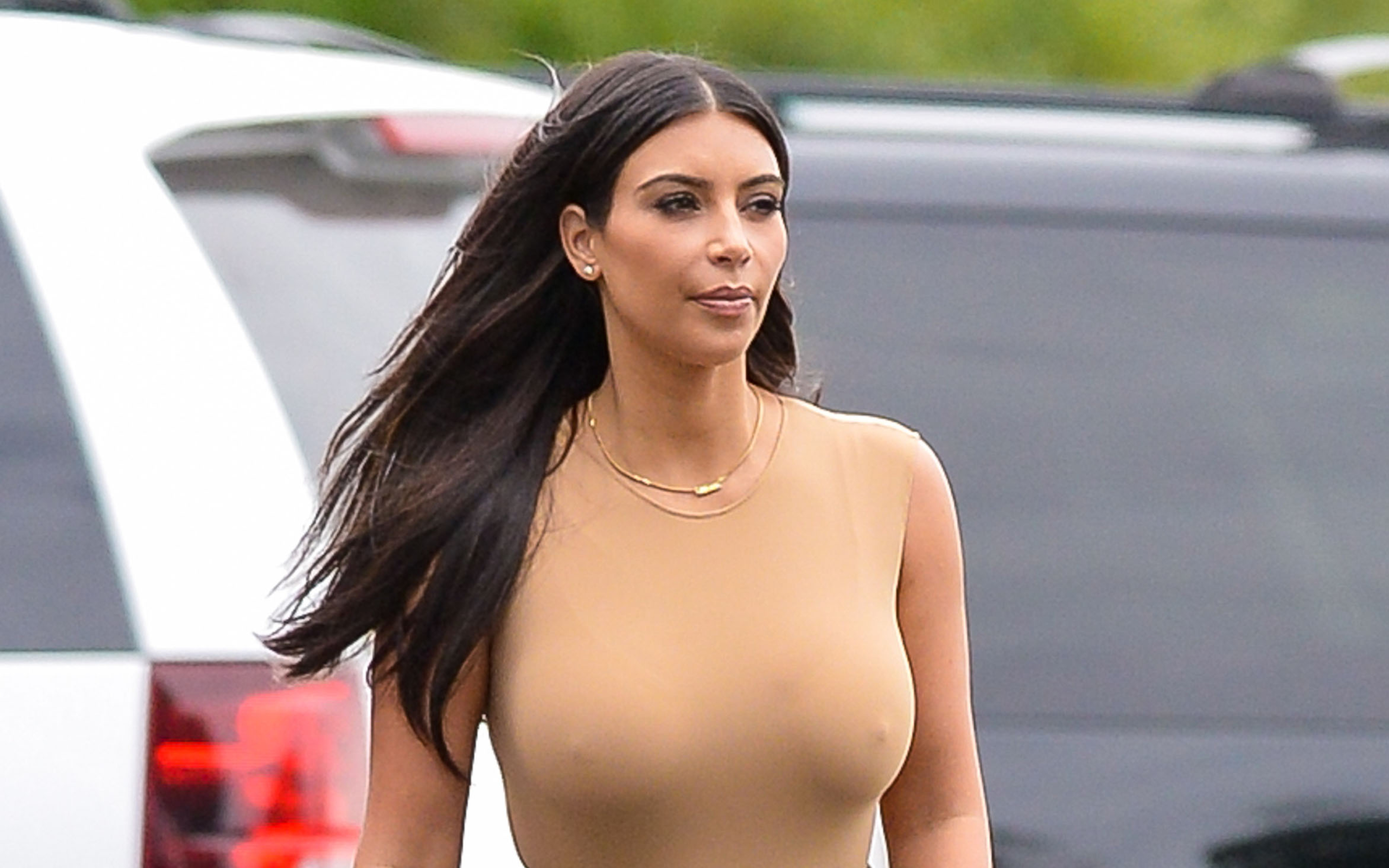 Kim Kardashian Big Boobs (3840x2400) Resolution Wallpaper.