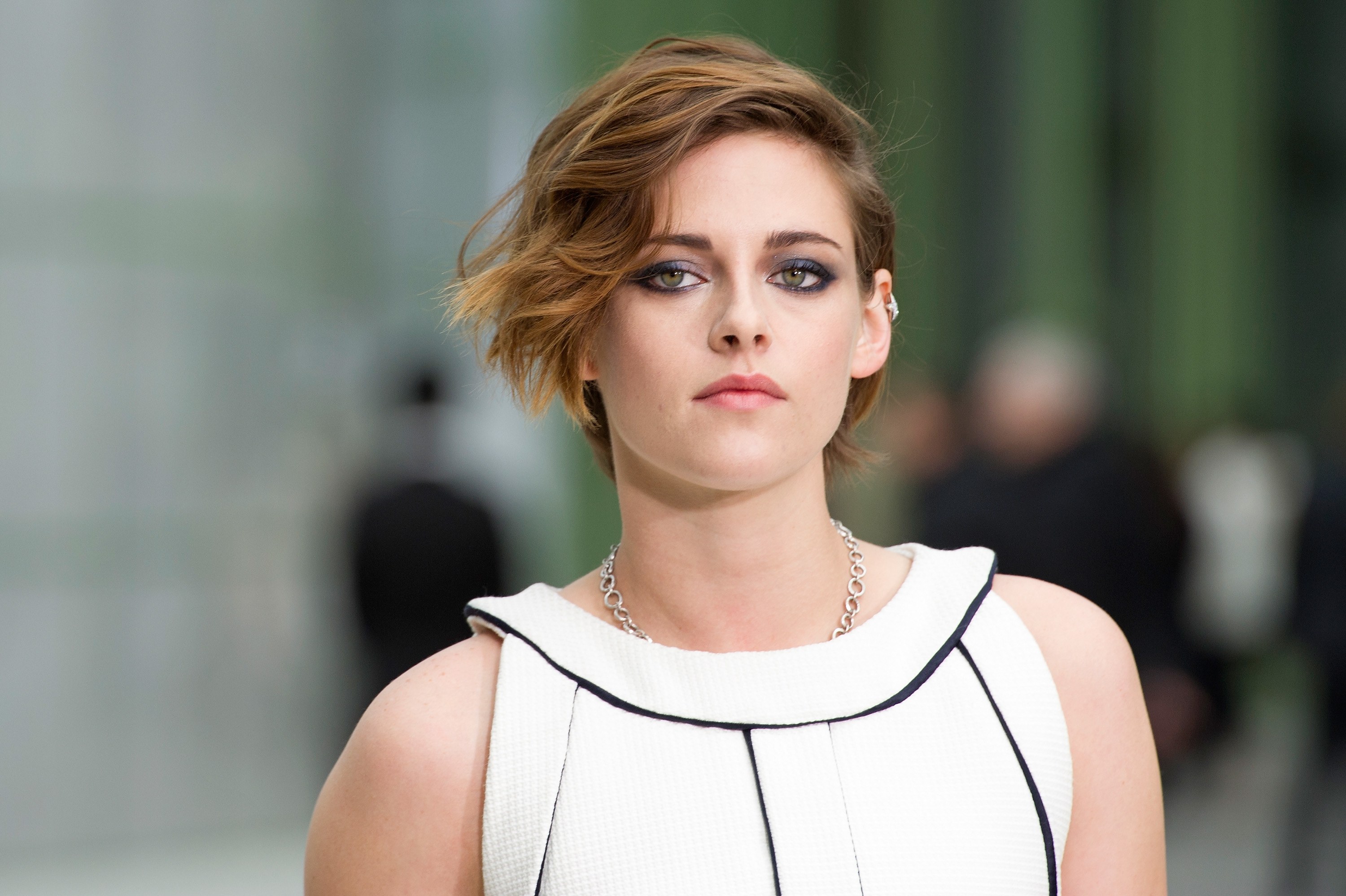 Kristen Stewart in White Outdoor Wallpaper, HD Celebrities 4K Wallpapers,  Images, Photos and Background - Wallpapers Den