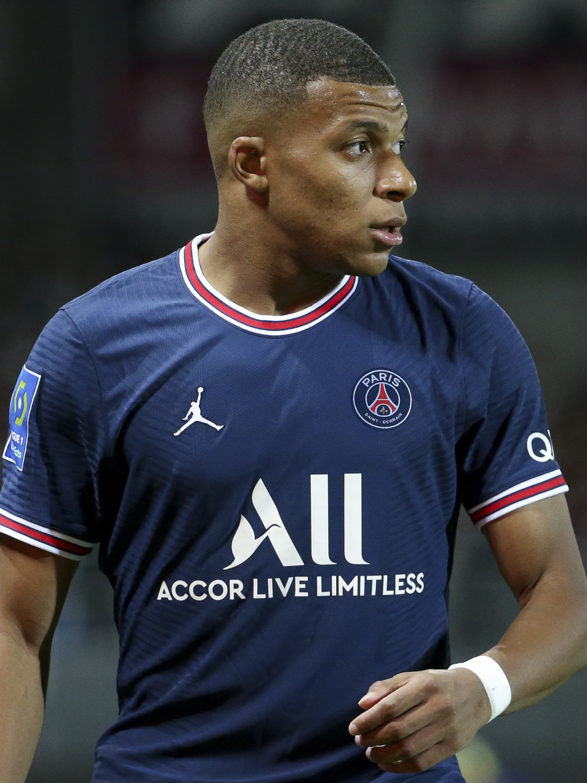 2048x2732 Kylian Mbappé PSG 2021 2048x2732 Resolution Wallpaper, HD Sports  4K Wallpapers, Images, Photos and Background - Wallpapers Den