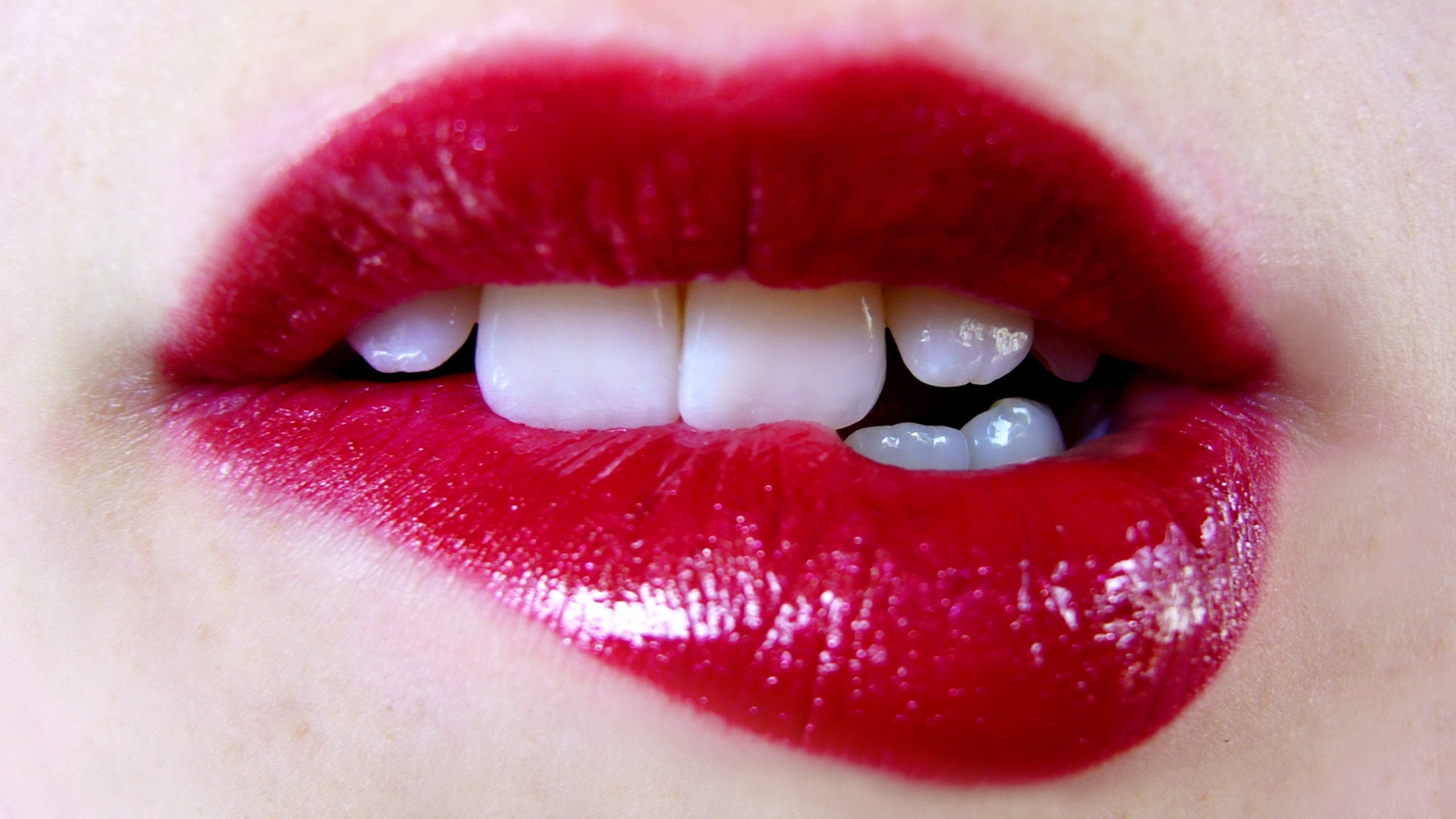 Lip biting. Женские губы. Красивые губки. Сладкие губы. Красивые губы.
