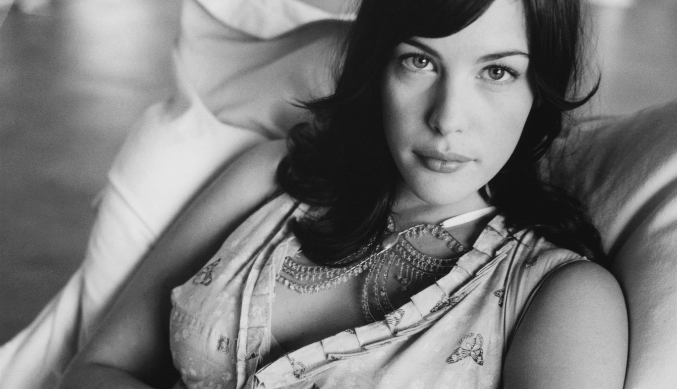 1366x786 Resolution Liv Tyler Deep Cleavage 1366x786 Resolution ...