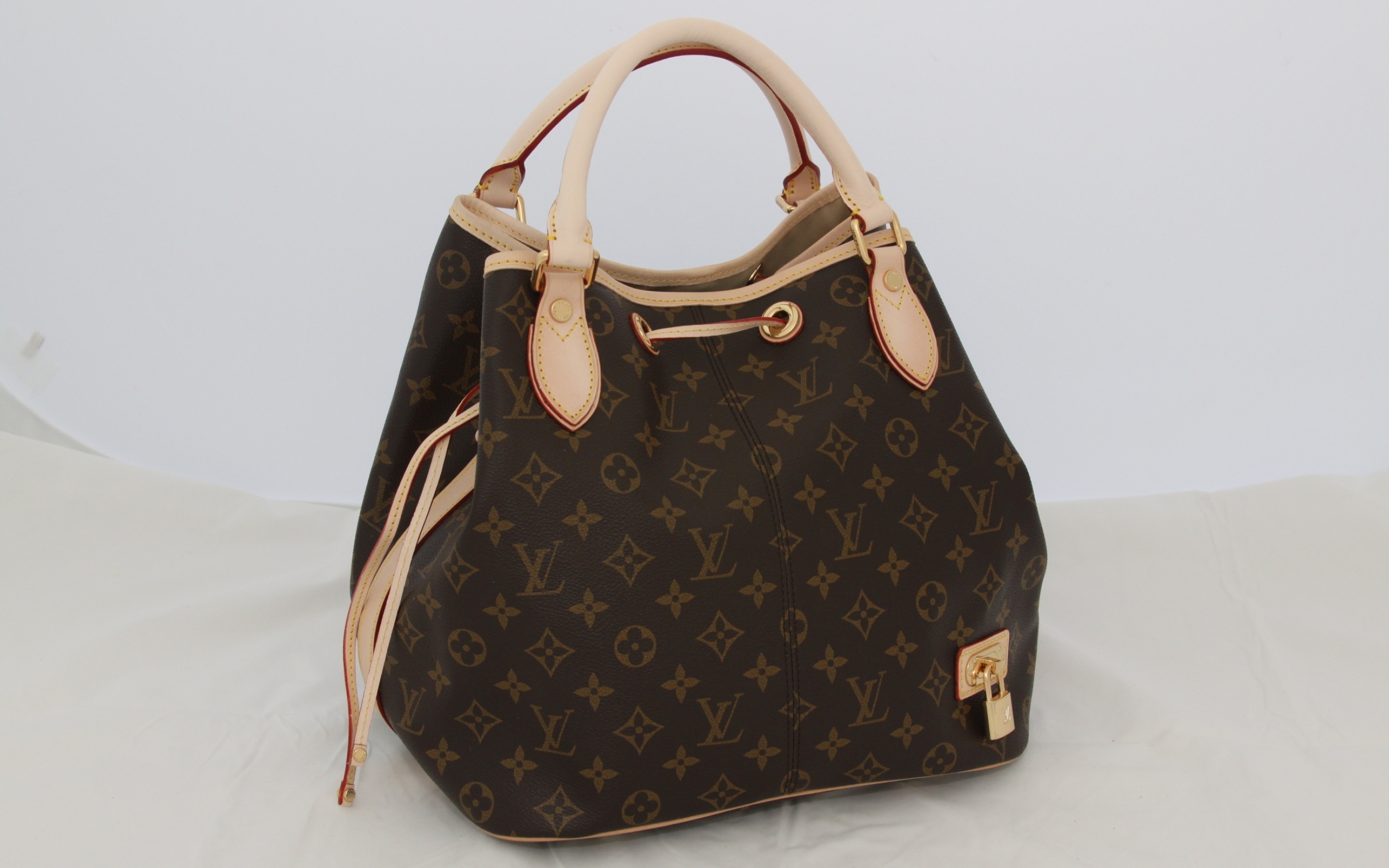 Lv. Louis Vuitton Handbag. Луи Виттон дизайнер сумки. Луи Вюиттон (дизайнер). Louis Vuitton дизайнер.
