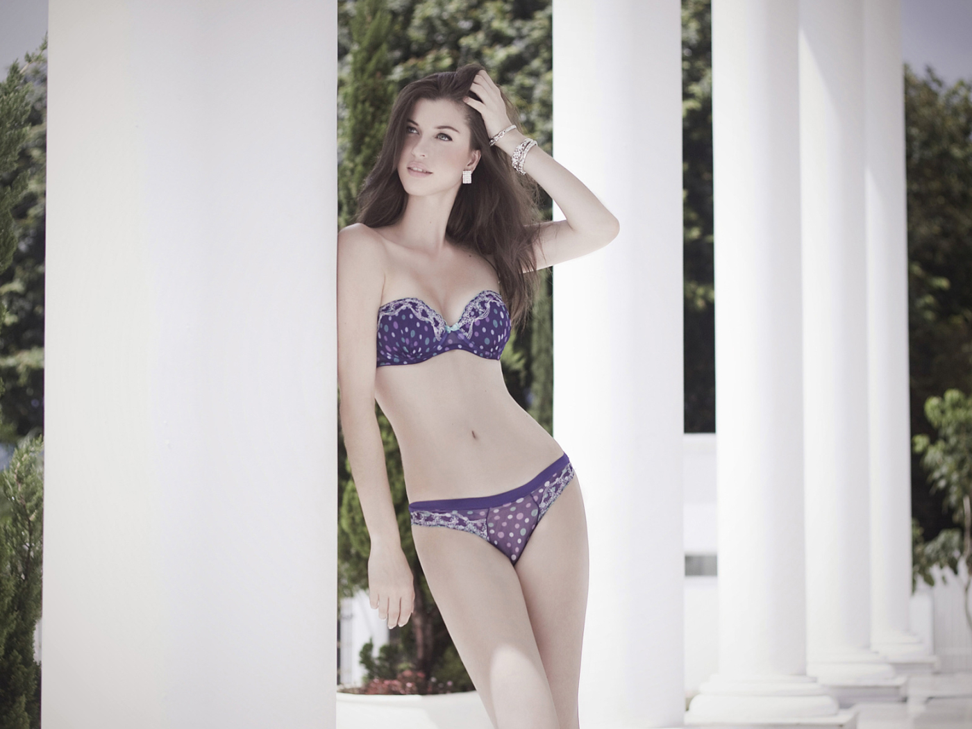 Luisa Pasinatto in purple bikini wallpapers (1400x1050) Resolution Wallpape...