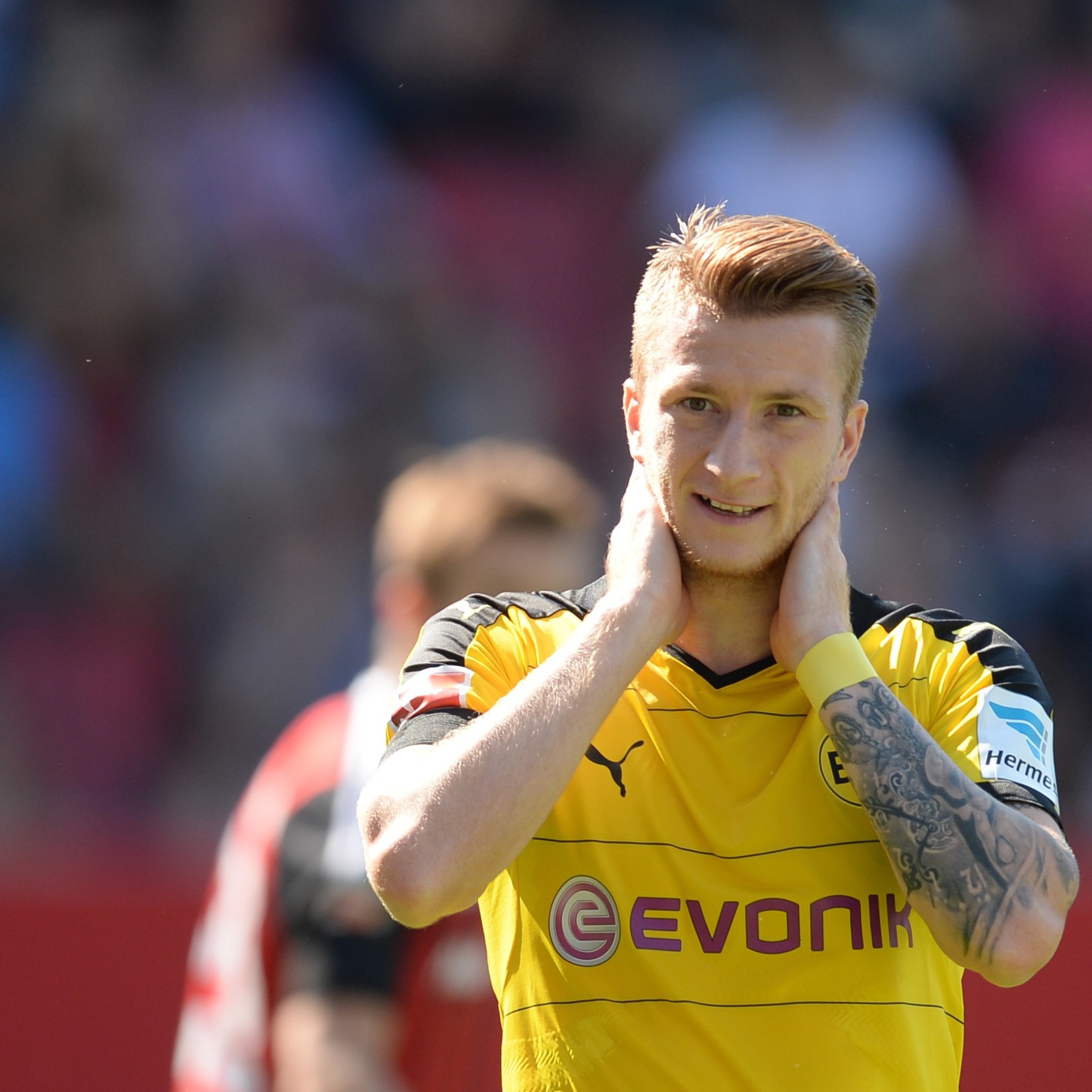 Футболист боруссии. Марко Ройс. Марко Ройс футболист. Марко Ройс 2020. Marco Reus Hairstyle.