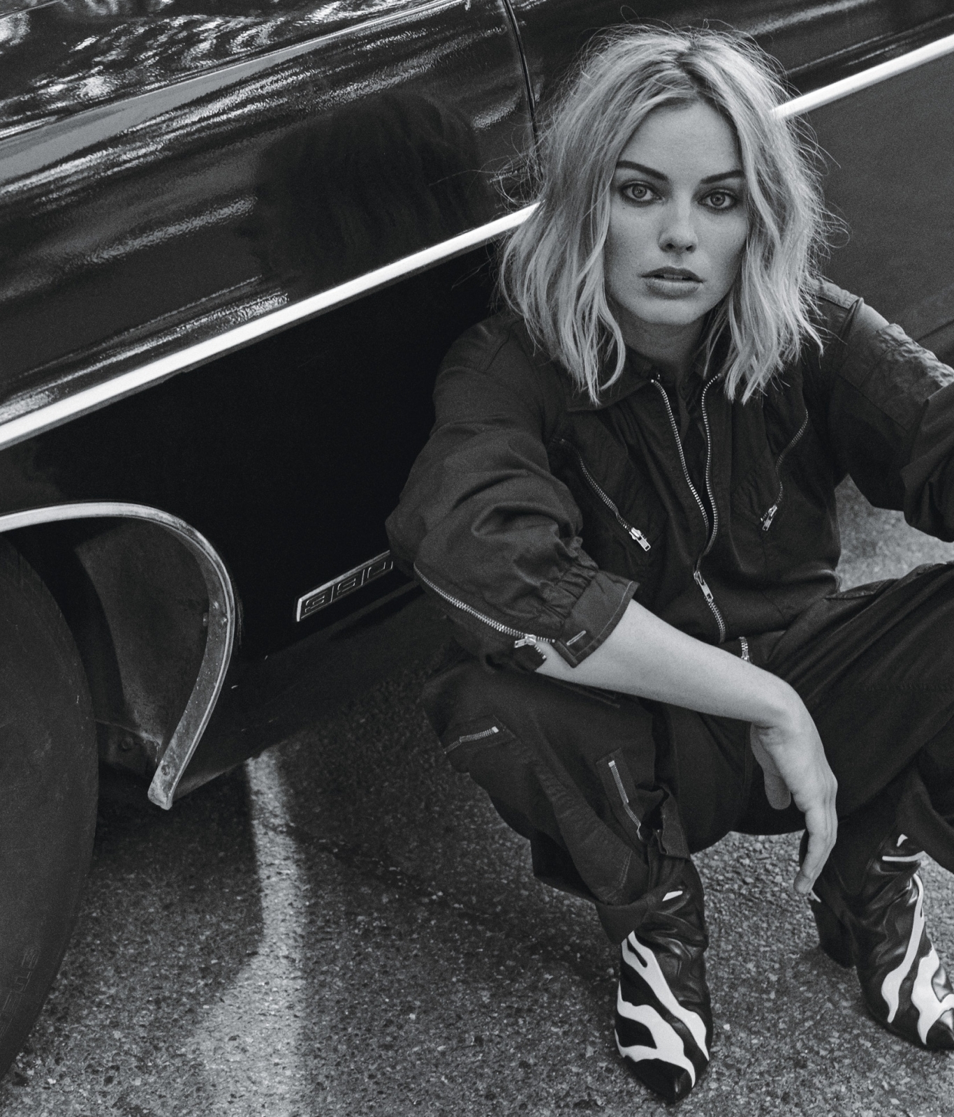 X Resolution Margot Robbie Monochrome X Resolution Wallpaper Wallpapers Den