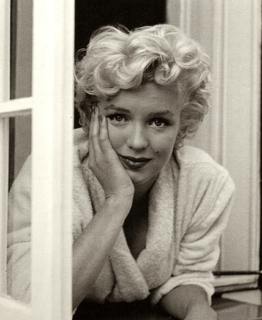 368x448 Marilyn Monroe Cleavage Pic 368x448 Resolution Wallpaper, HD ...