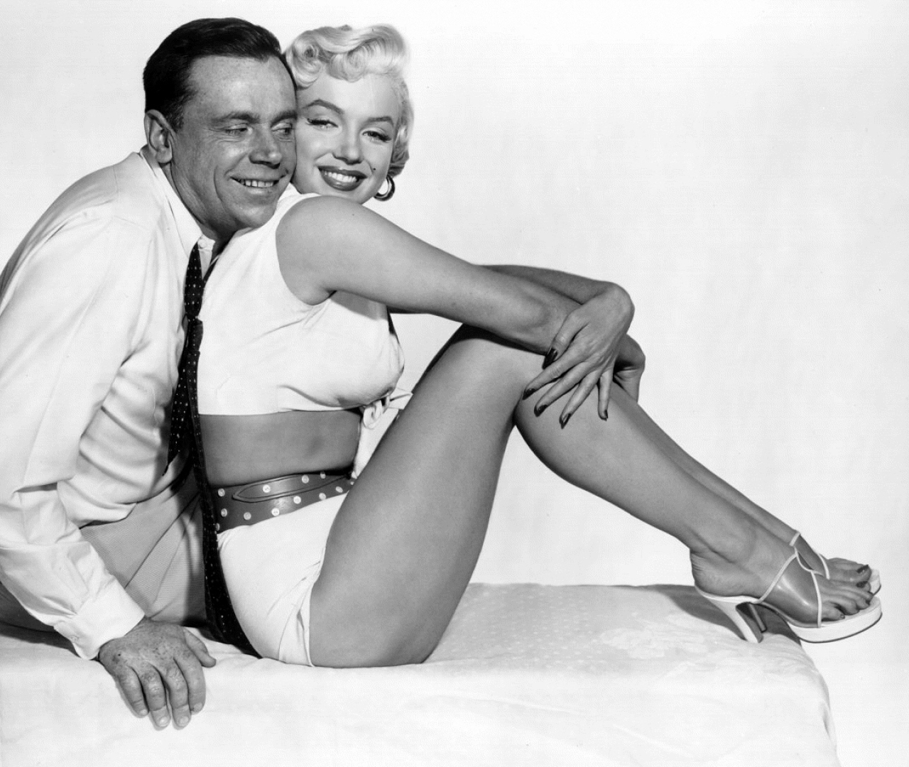 1280x1080 Resolution Marilyn Monroe With Her Husband 1280x1080 ...