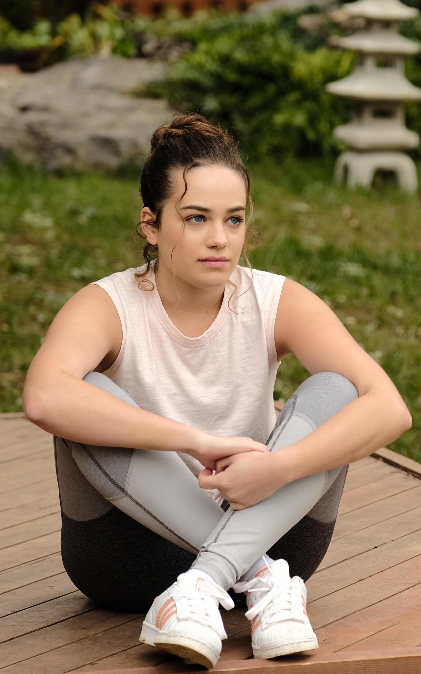 1600x2560 Mary Mouser Cobra Kai 1600x2560 Resolution Wallpaper Hd Tv Series 4k Wallpapers 