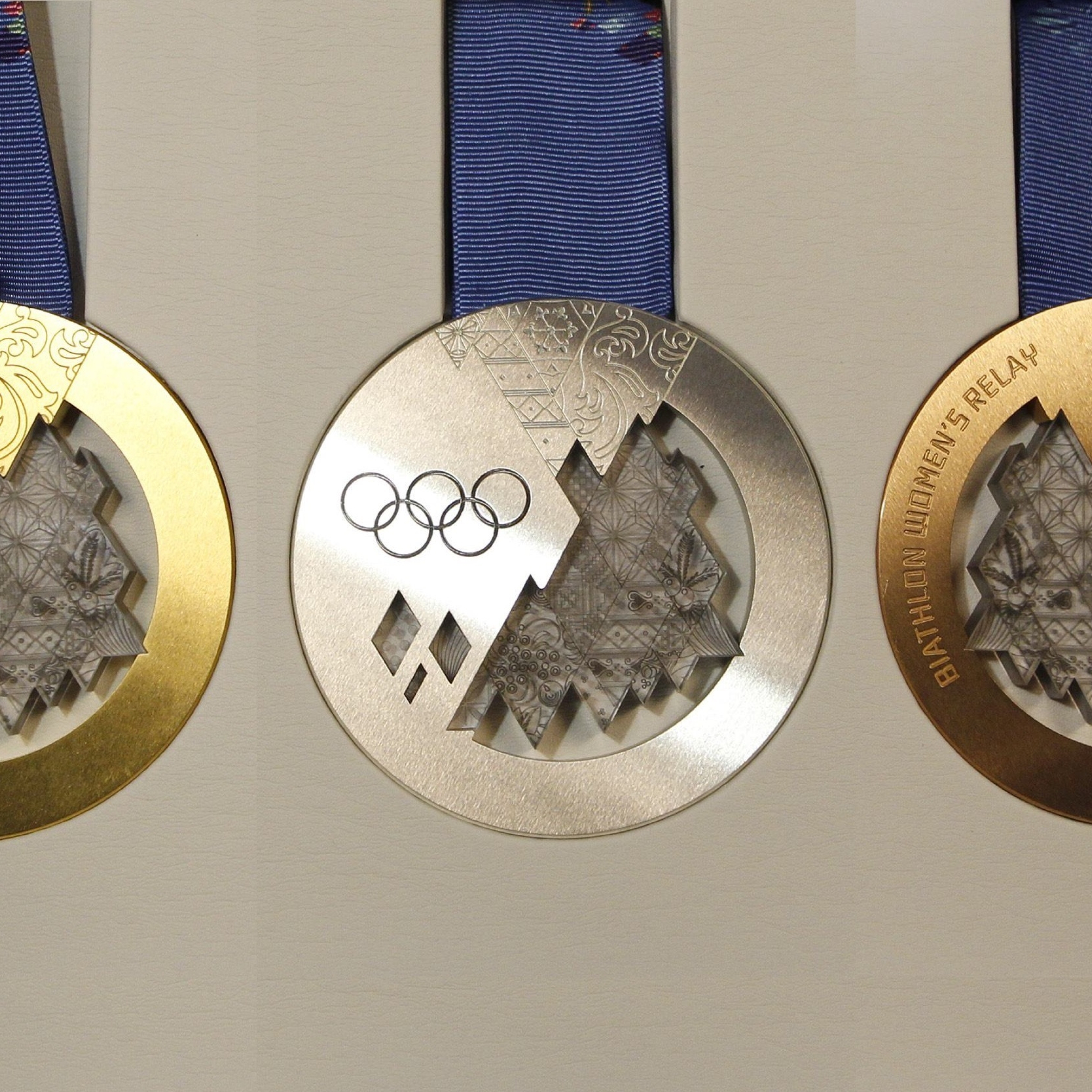 Медаль золото серебро. Олимпийские медали Сочи 2014. Медали олимпиады 2014 Сочи. Krieghoff k-80 Олимпийские медали. Олимпийские медали золото серебро бронза.
