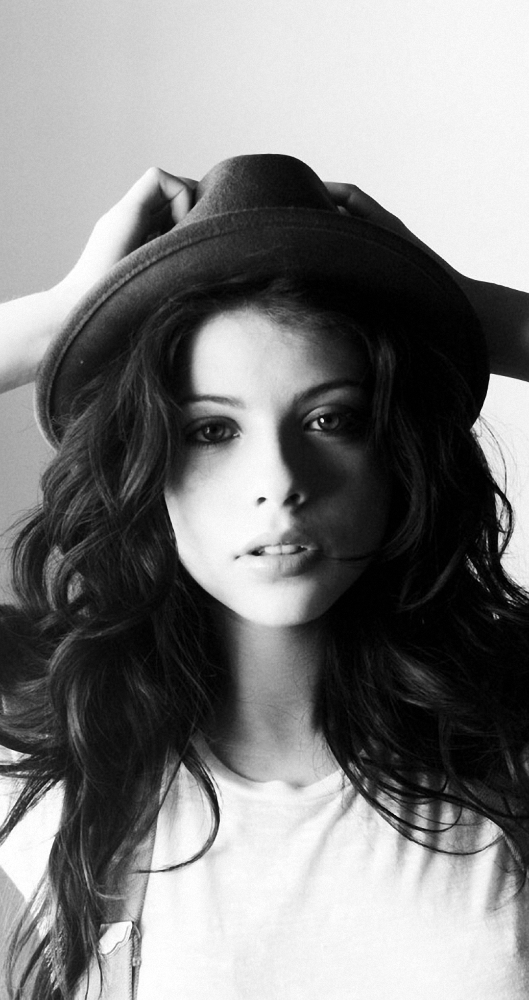 1080x2040 Resolution michelle trachtenberg, actress, brunette 1080x2040 ...