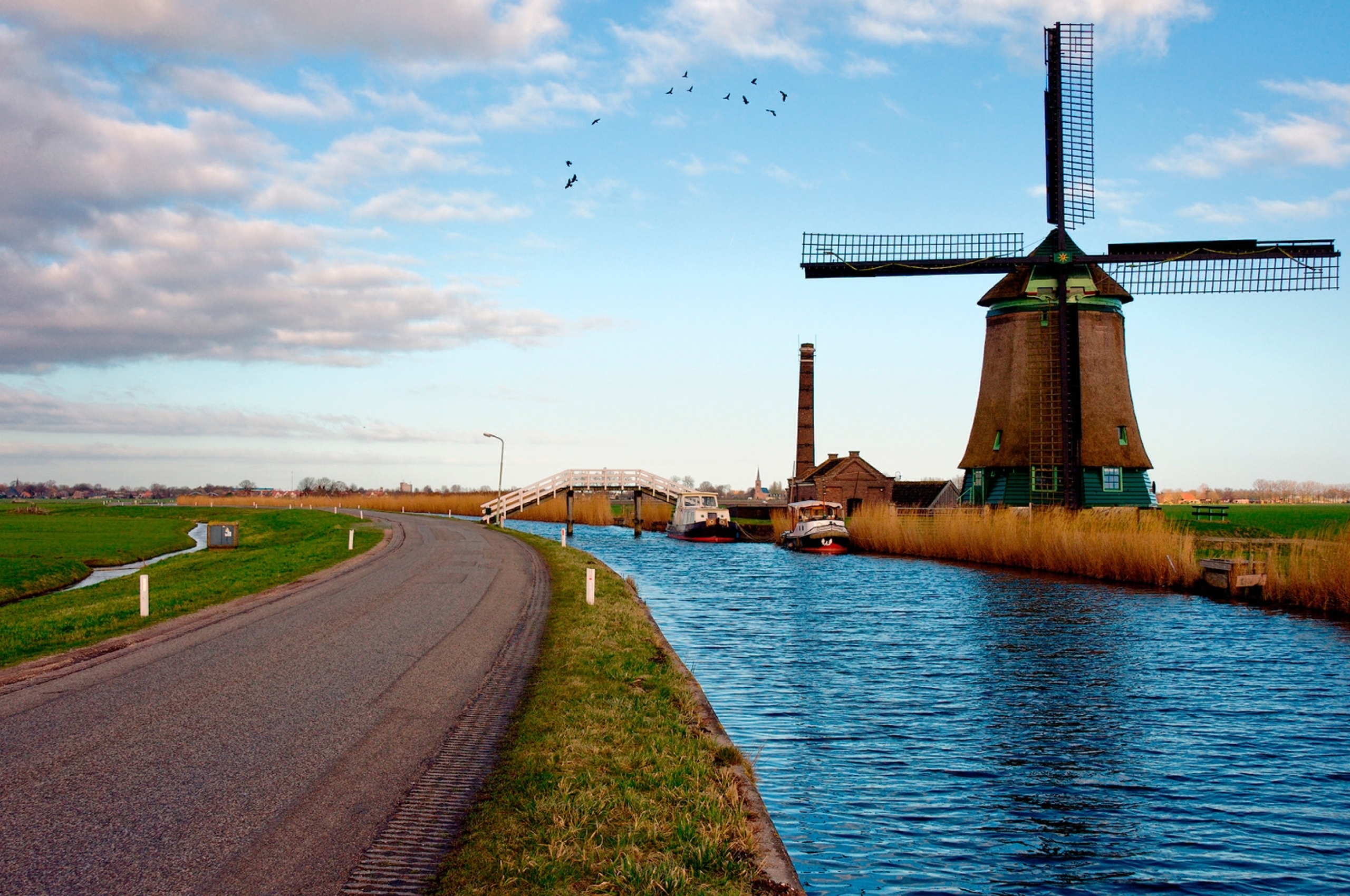 Мельница корабли. Амстердам мельницы. Гитхорн Нидерланды. Мельницы река Голландия. Польдерная мельница в Нидерландах.