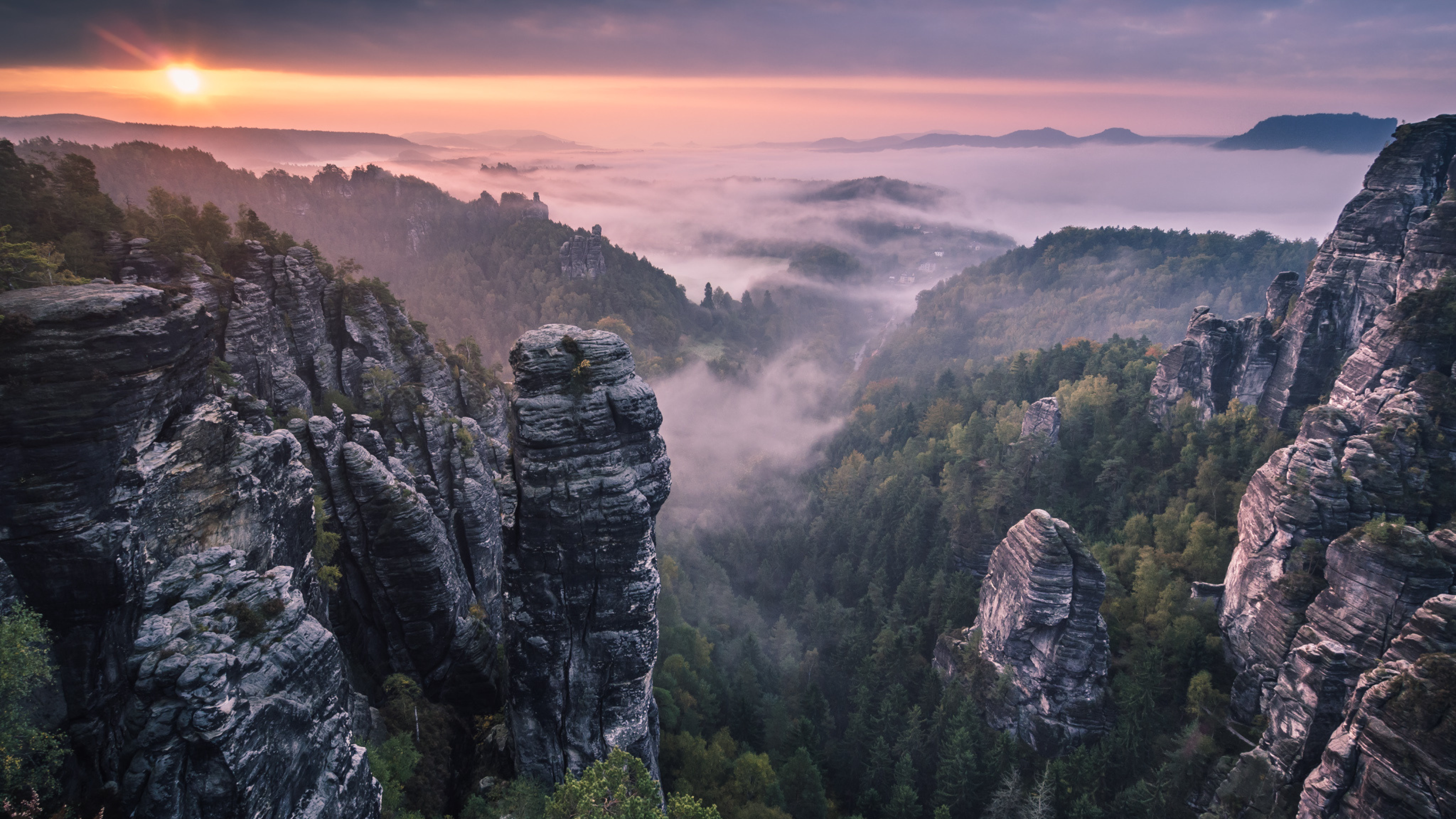 Скала природа. Саксонская Швейцария. Саксонская Швейцария, эльбские Луга. Национальный парк чешская Швейцария туман. Обои Саксонская Швейцария.