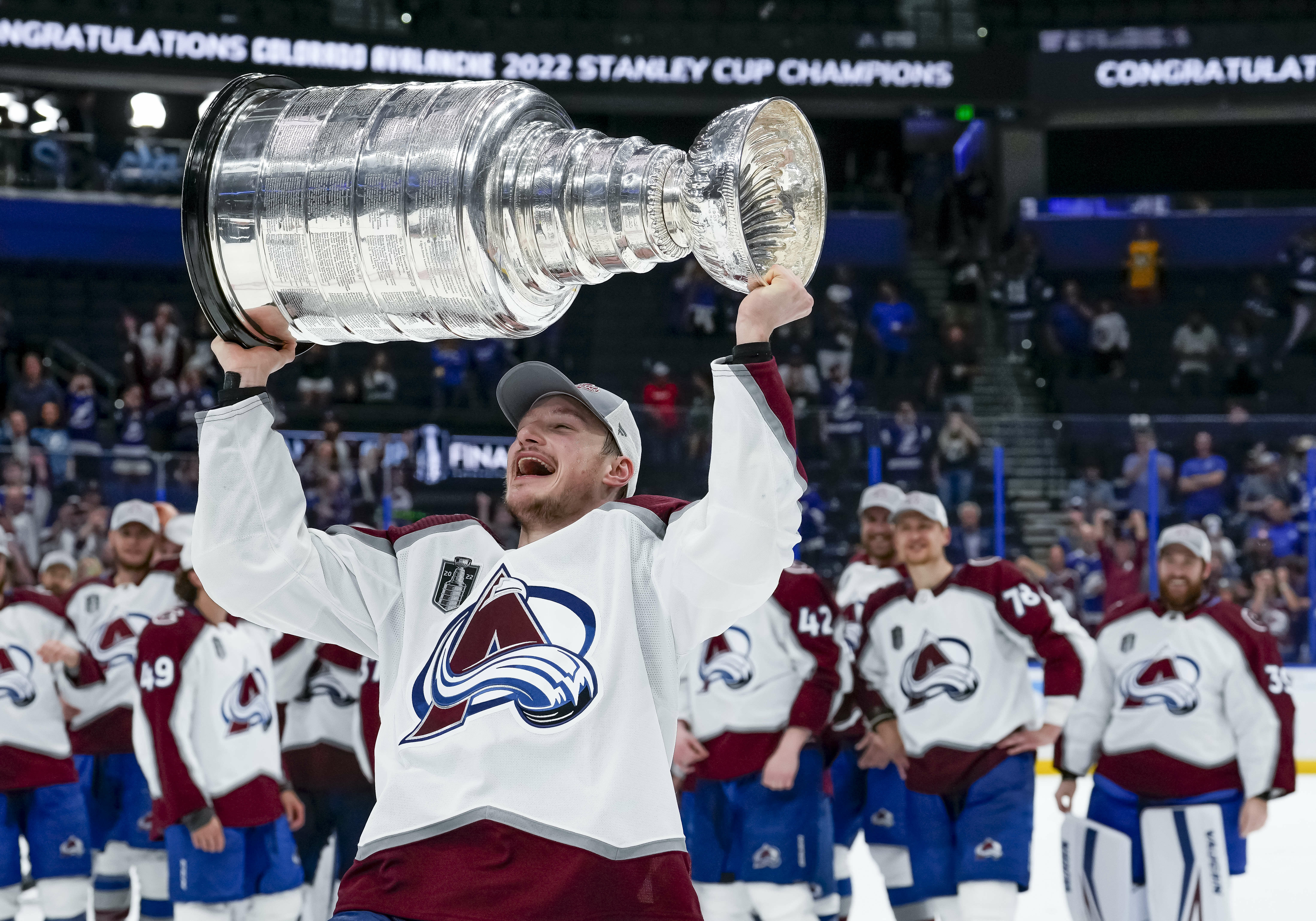 nathan mackinnon iPhone Wallpapers Free Download