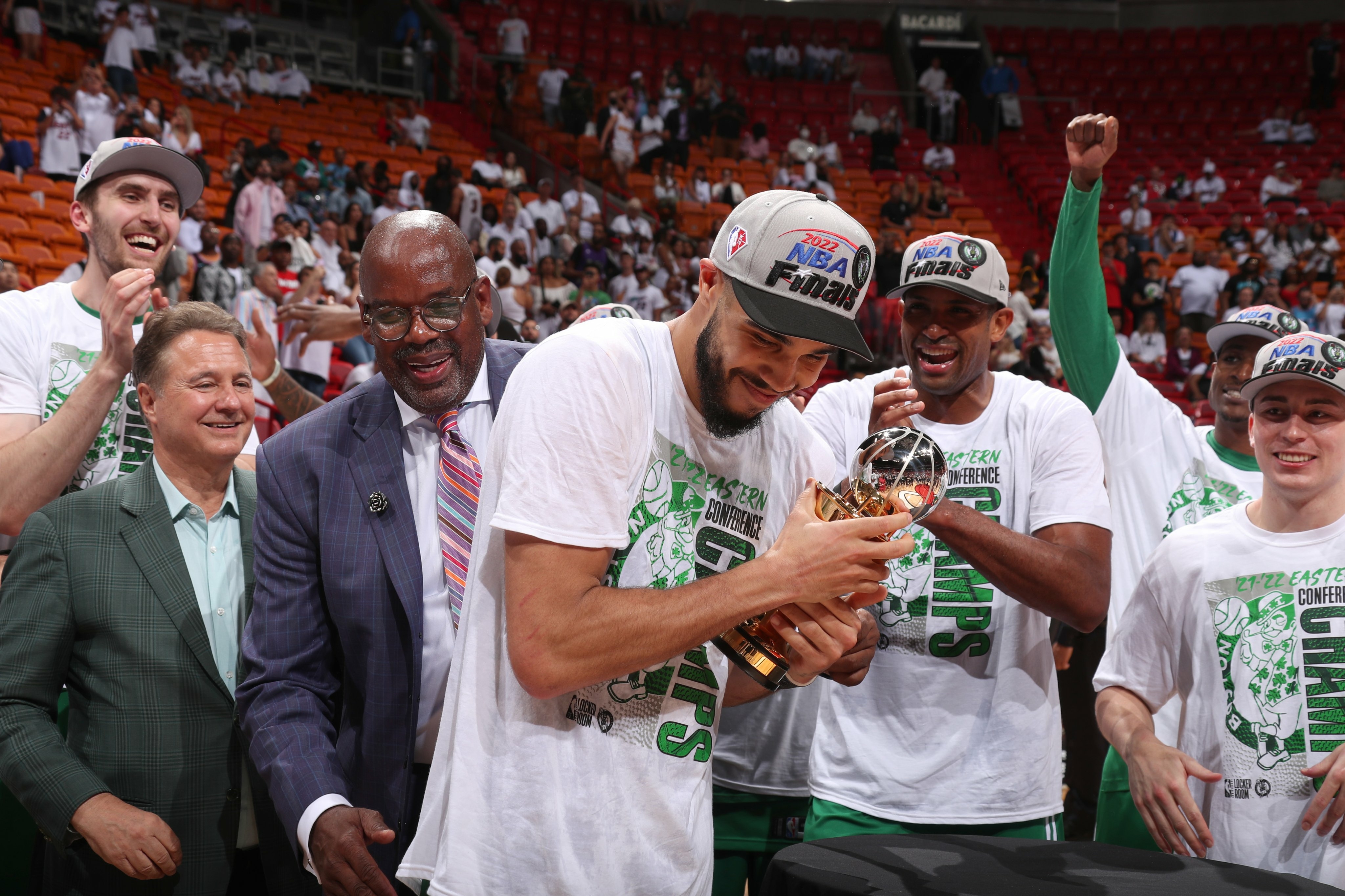 NBA on X Stephen Curry receives the Bill Russell Trophy as the 2022  NBAFinals MVP NBA75 httpstcorWxCcmdpCl  X