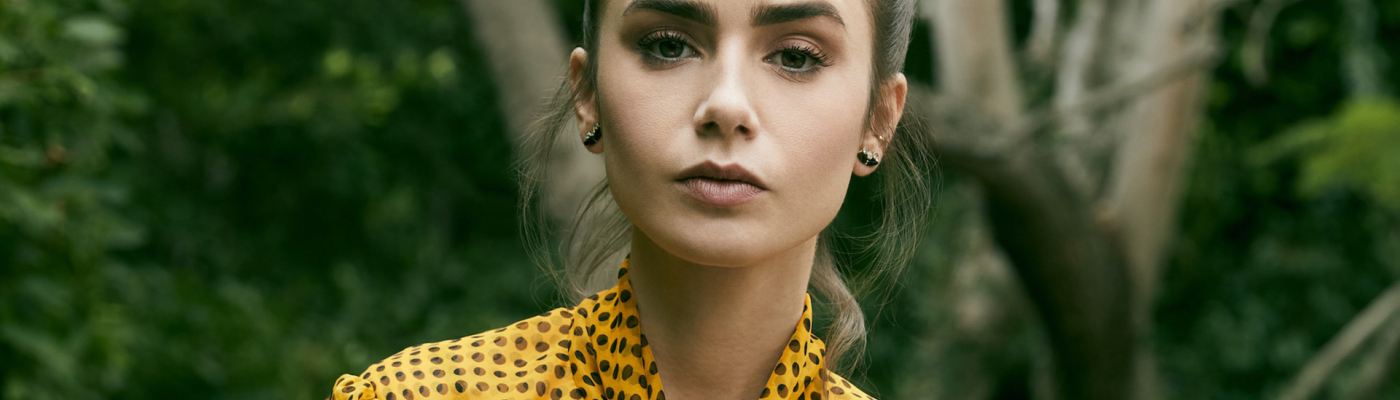 New lily. Lily Collins 2020 на Красном обои.