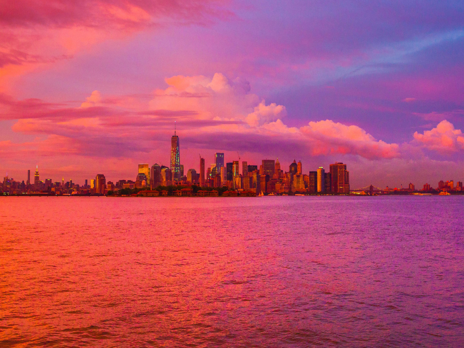 1600x1200 New York City Cloudy Cityscape Sunset 1600x1200 Resolution