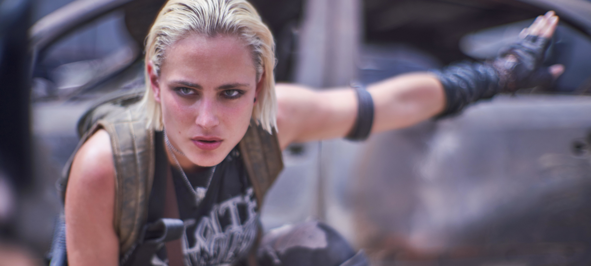 2400x1080 Nora Arnezeder Army of the Dead 2400x1080 Resolution