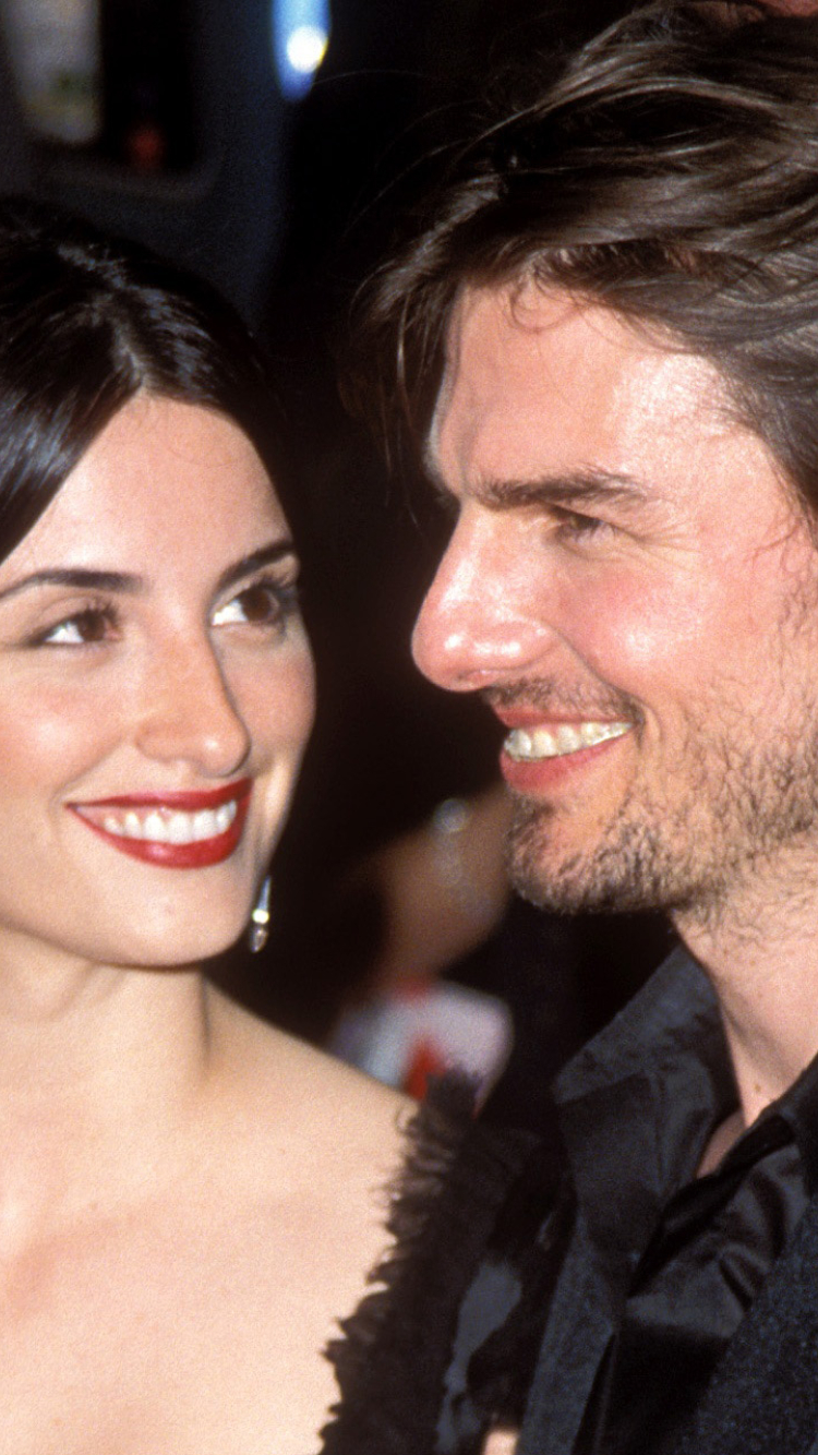 is tom cruise and penelope cruz related