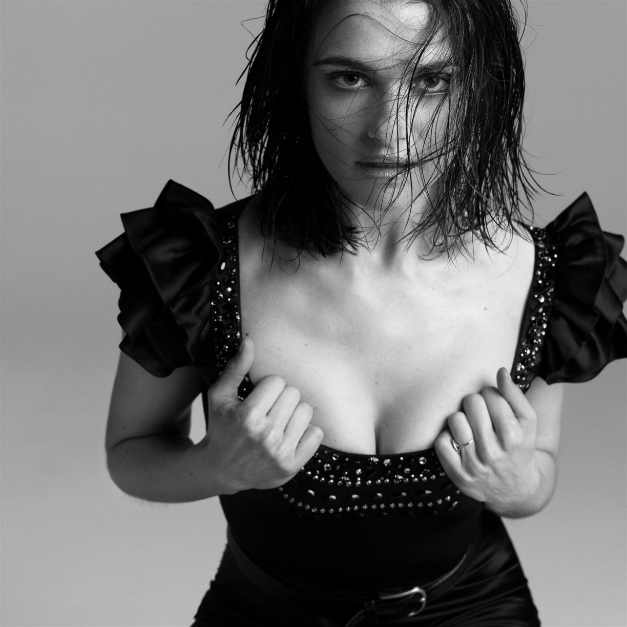 Rachel Weisz Sexy Cleavage Photoshoot Full Hd Wallpaper 2320