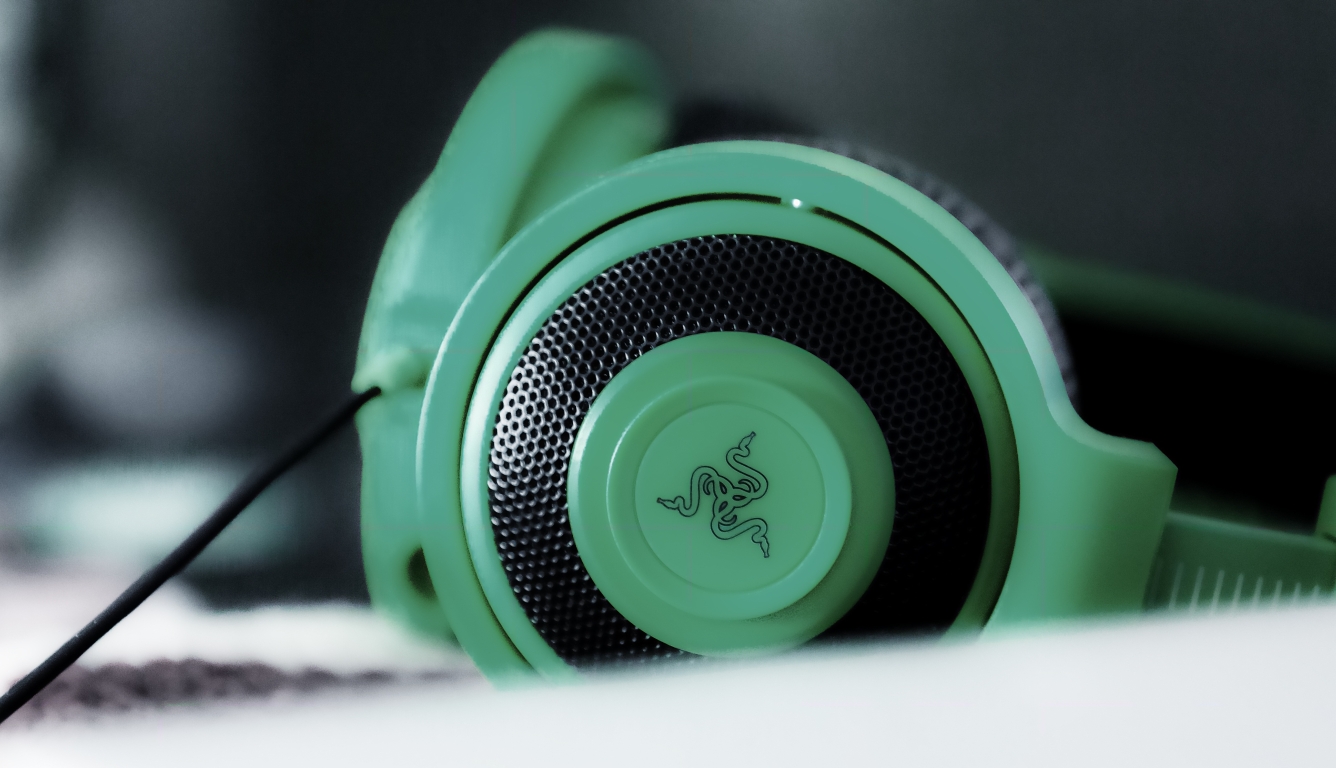 1336x768 Resolution Razer, Headphones, Logo HD Laptop Wallpaper