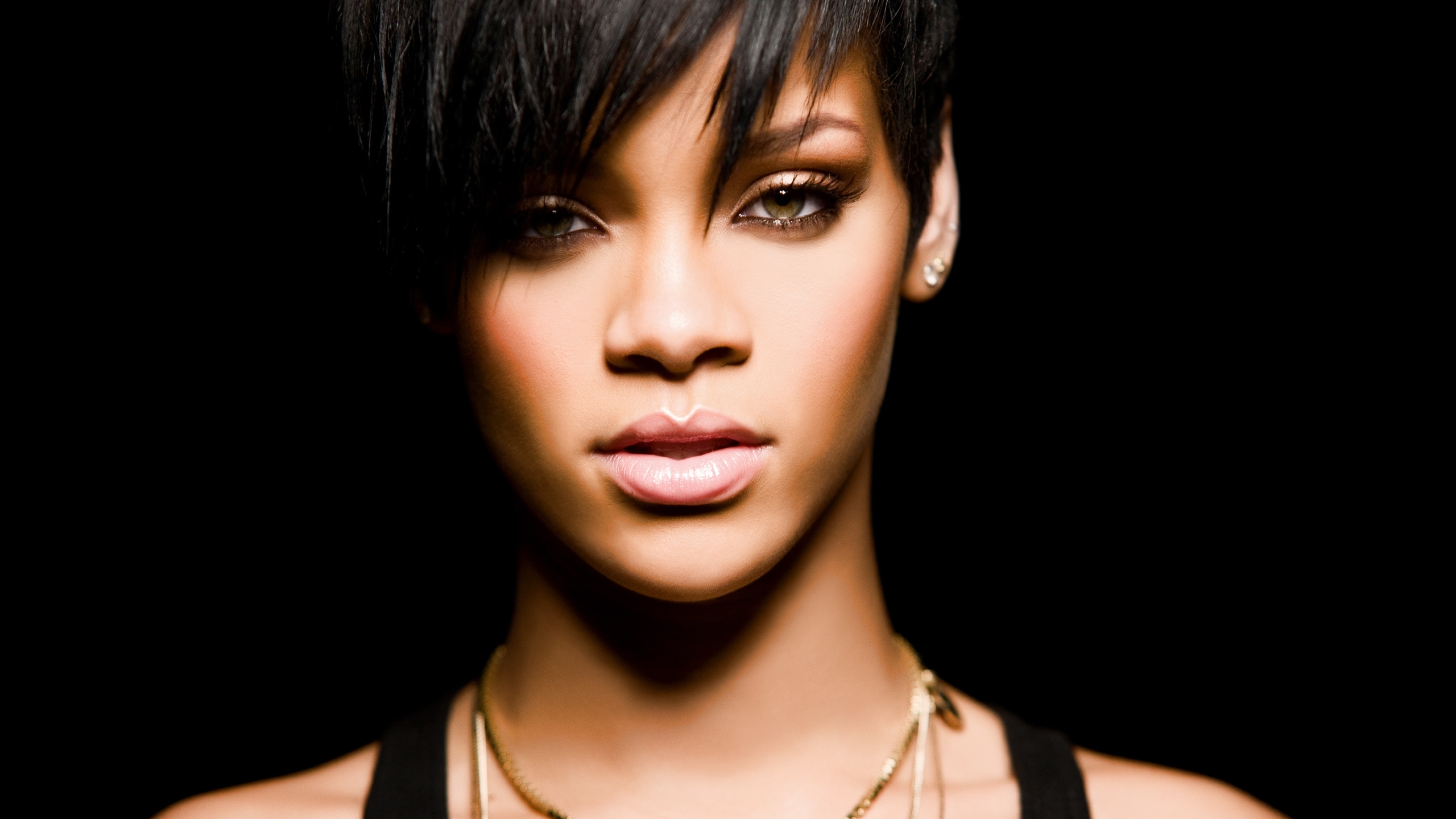 2. 20 Best Rihanna Short Blonde Hair Looks - wide 4