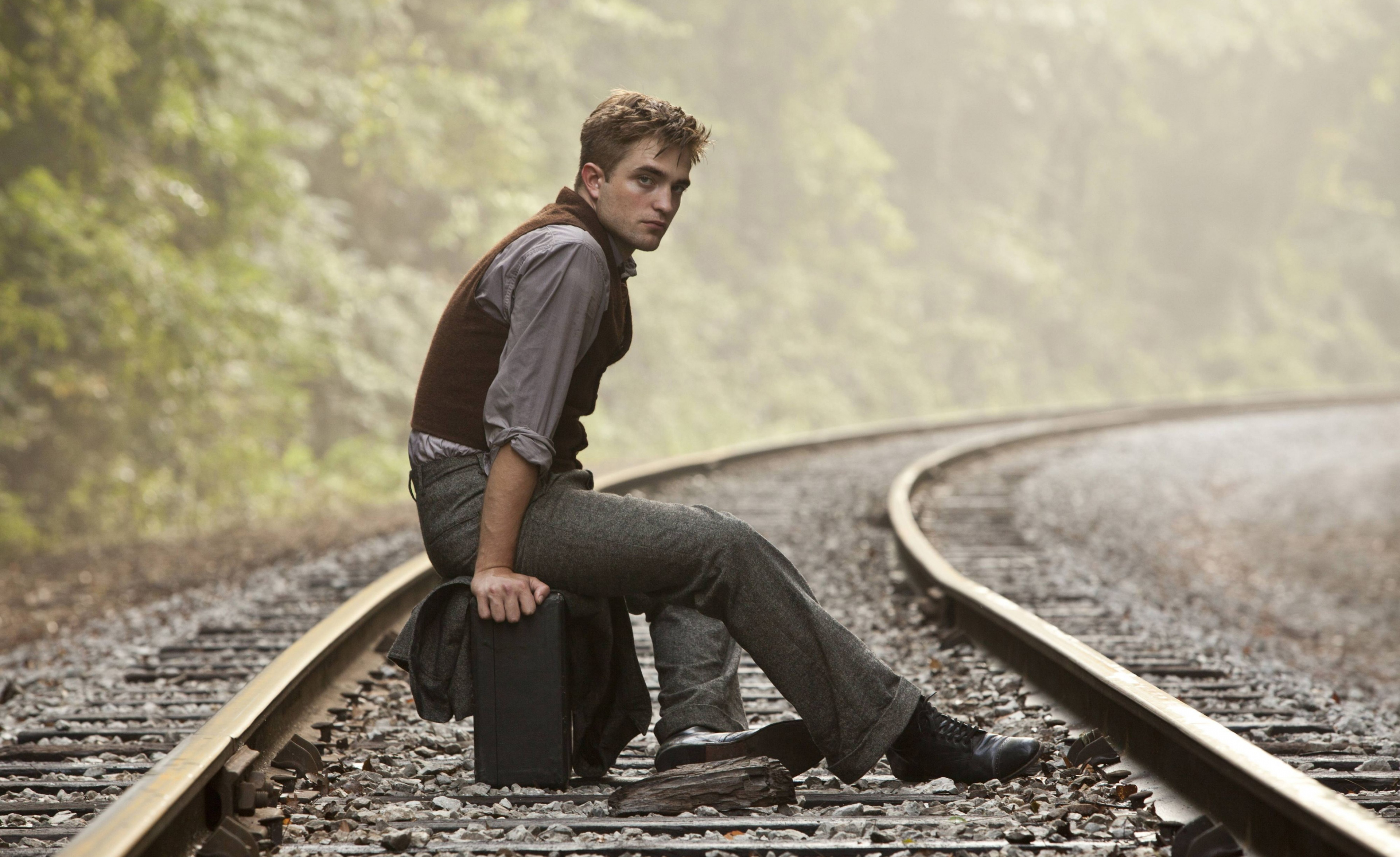 robert pattinson on rail track Wallpaper, HD Celebrities 4K Wallpapers,  Images, Photos and Background - Wallpapers Den