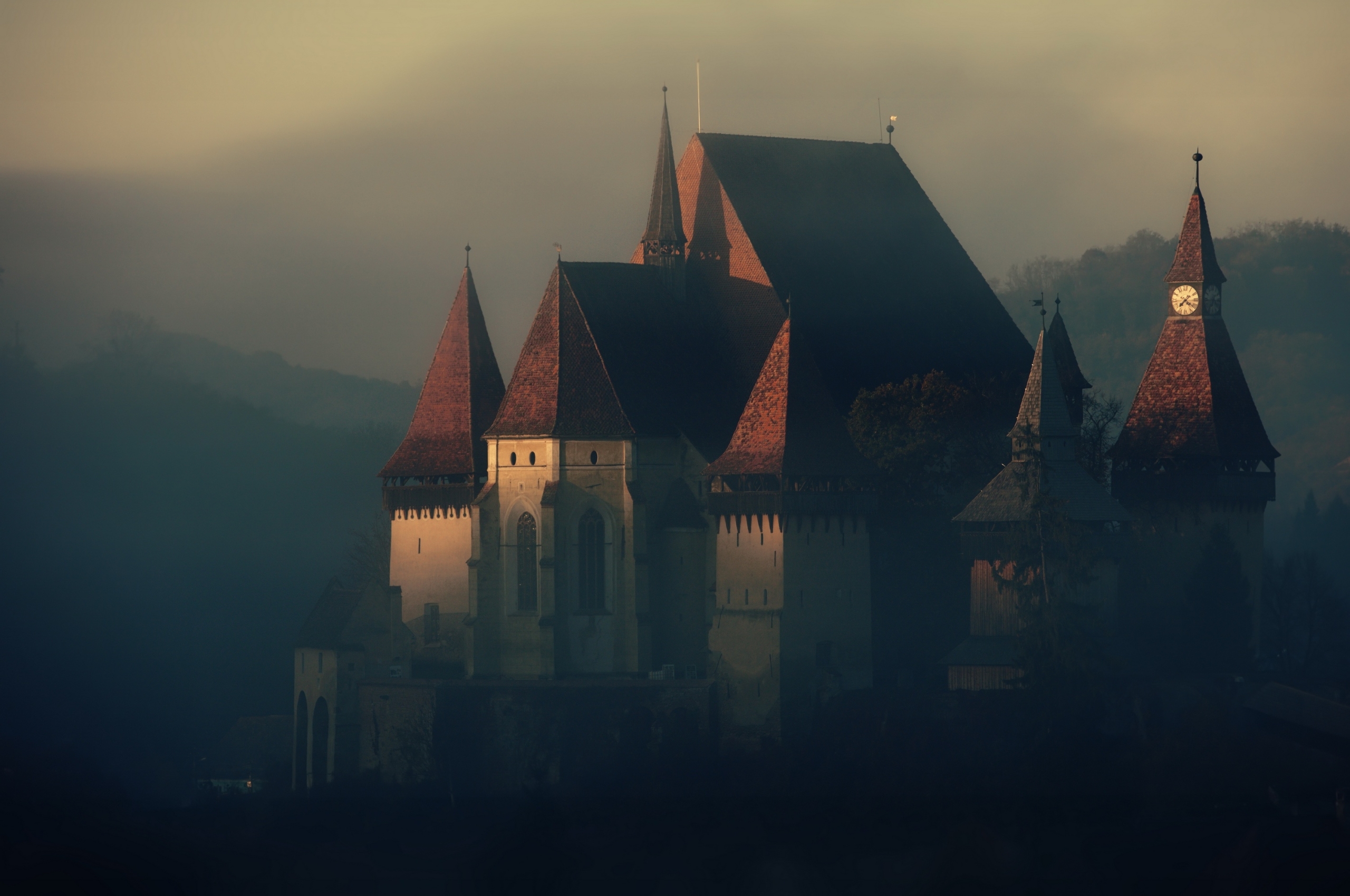 2560x1700 Romania 4K Castle Chromebook Pixel Wallpaper, HD City 4K  Wallpapers, Images, Photos and Background - Wallpapers Den