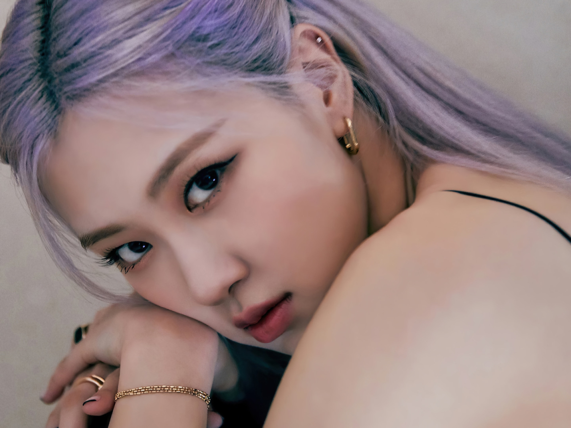 4. Rosé's blonde hair and red dress in Blackpink's "As If It's Your Last" music video - wide 4