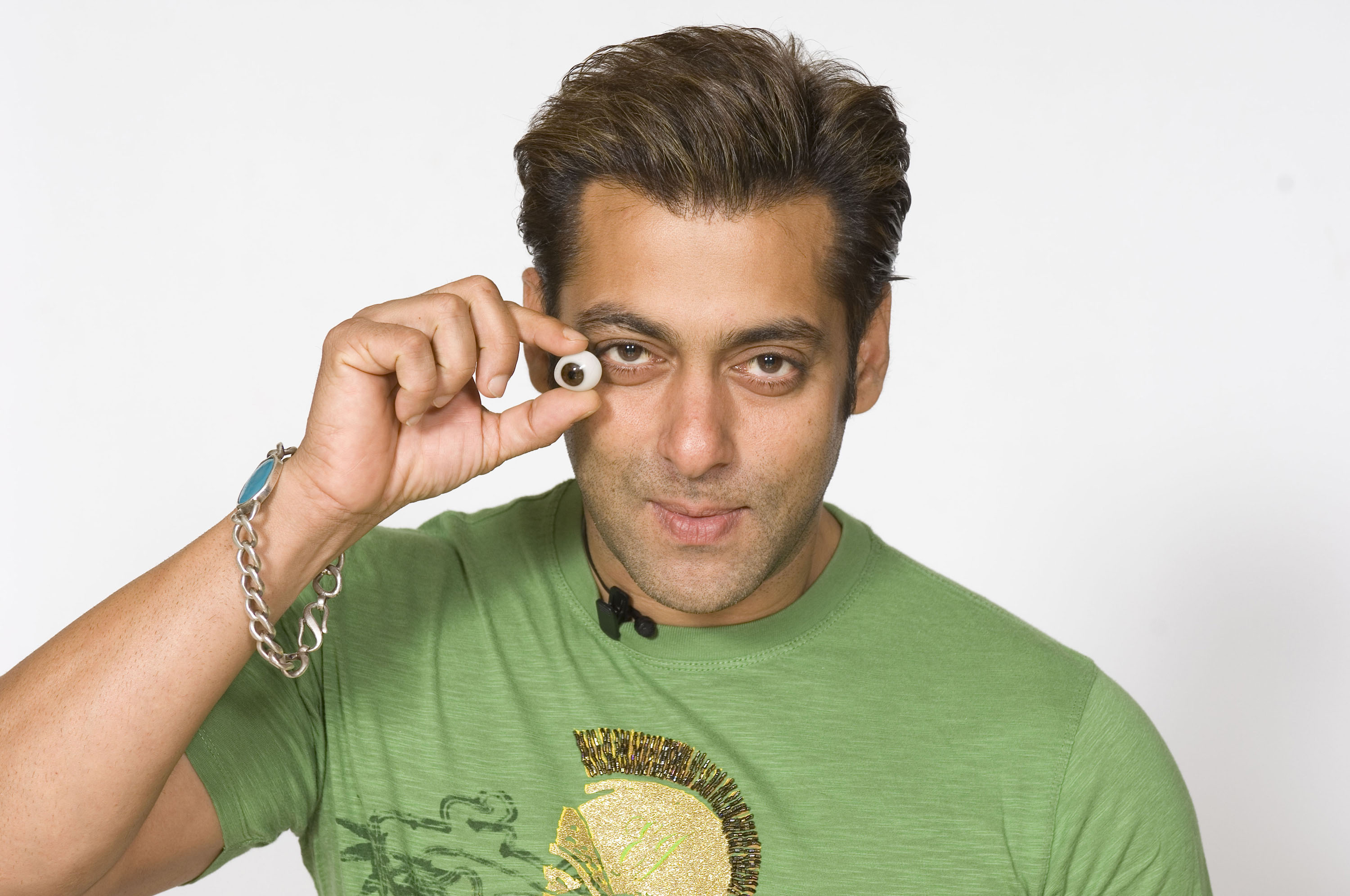 Salman Khan Green T Shirt wallpaper Wallpaper, HD Celebrities 4K Wallpapers,  Images, Photos and Background - Wallpapers Den